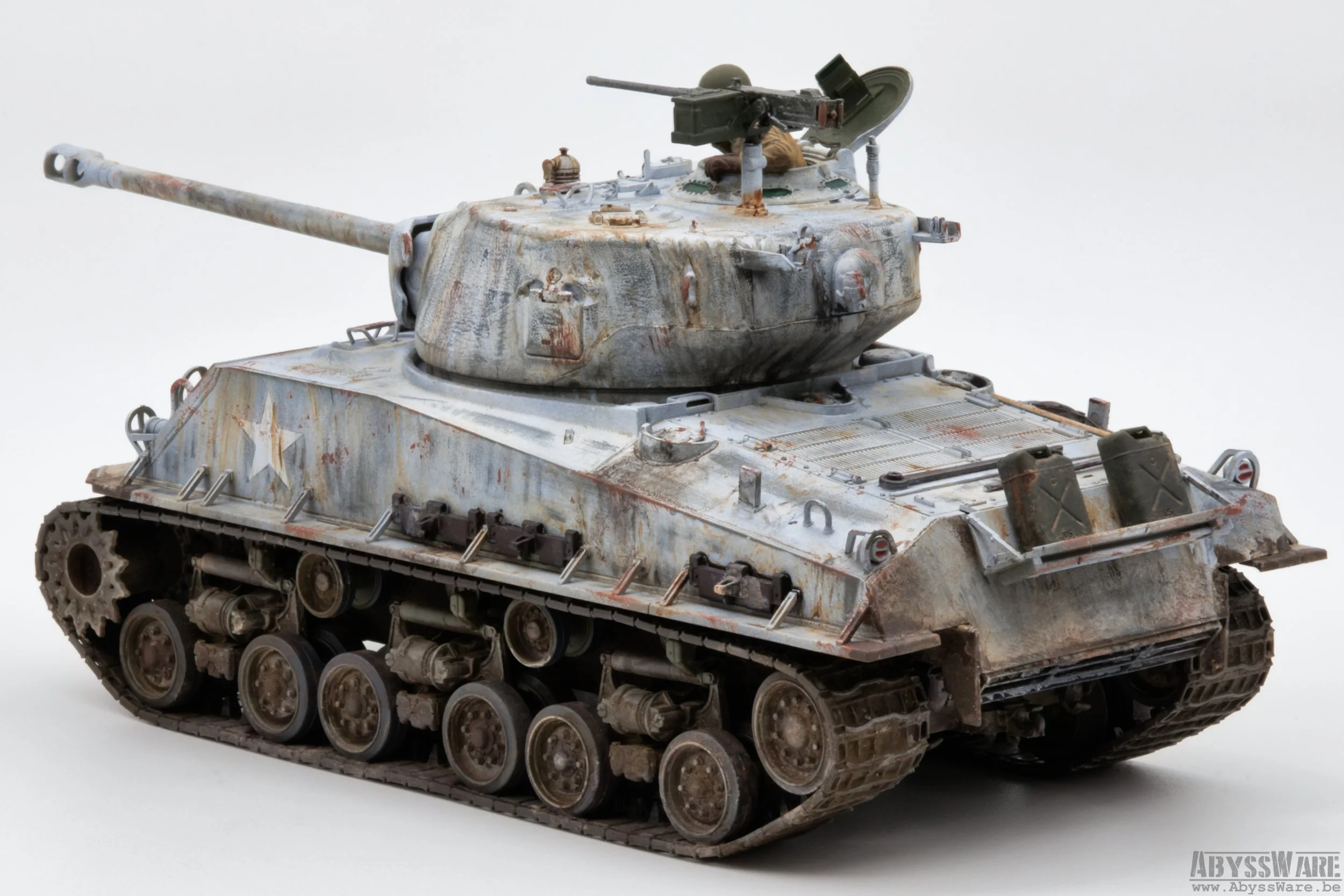 Model of a weathered, realistic military tank with tracks, turret, and gun barrel, featuring rust and wear details.