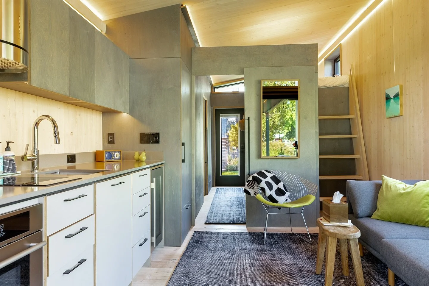 Cozy cabin, golden leaves, and one-night stays now open (weekends too!) 🍁 Discounts when you linger a little longer. Keep swiping for art by @aileenmonahanart from the magical pond at @the_nido ✨ #experiencetieton #pnwgetaway #tinycabin #pnwartist #