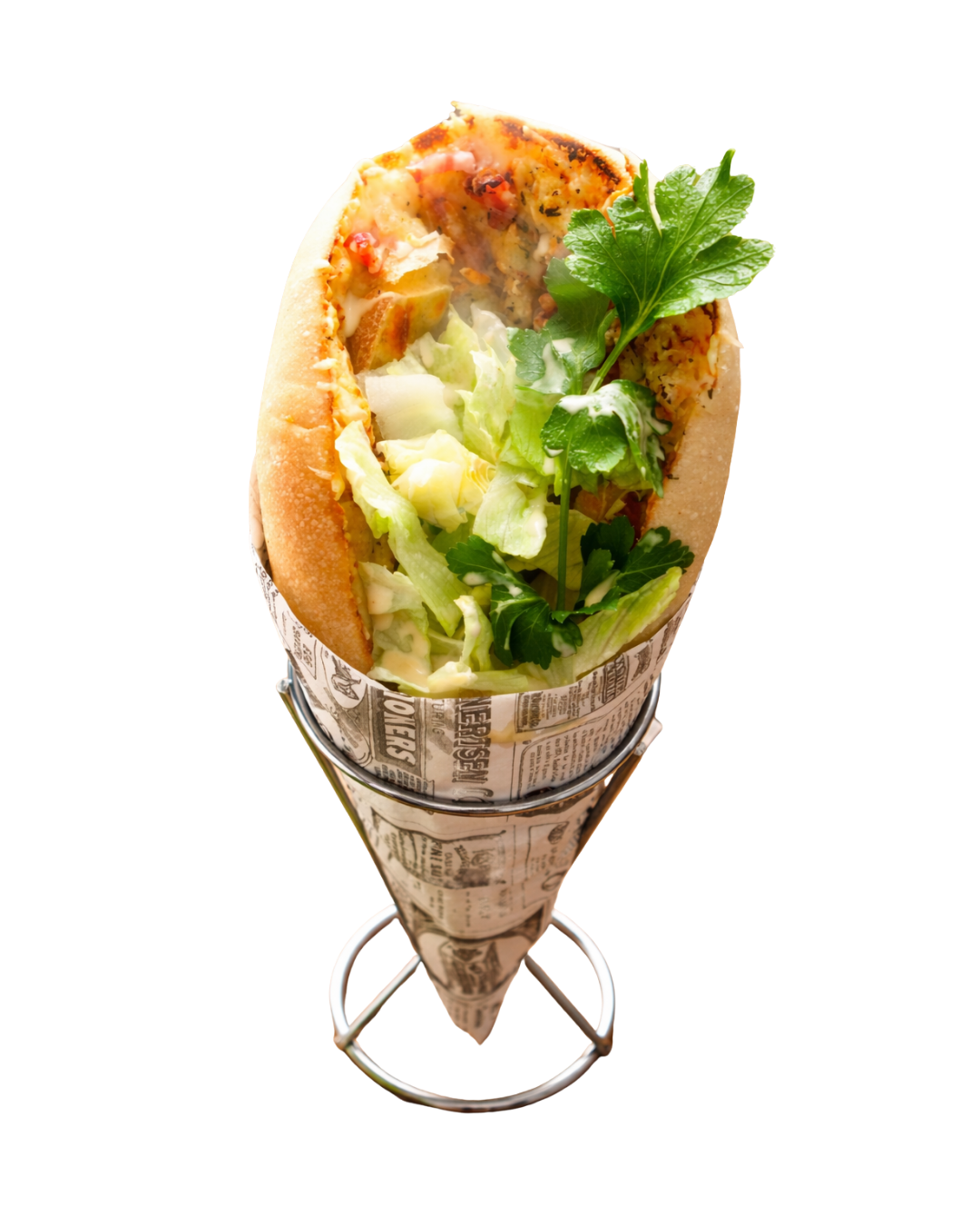 Faluche avec des légumes verts et du poulet, enveloppé dans un papier journal, placé dans un support en métal.