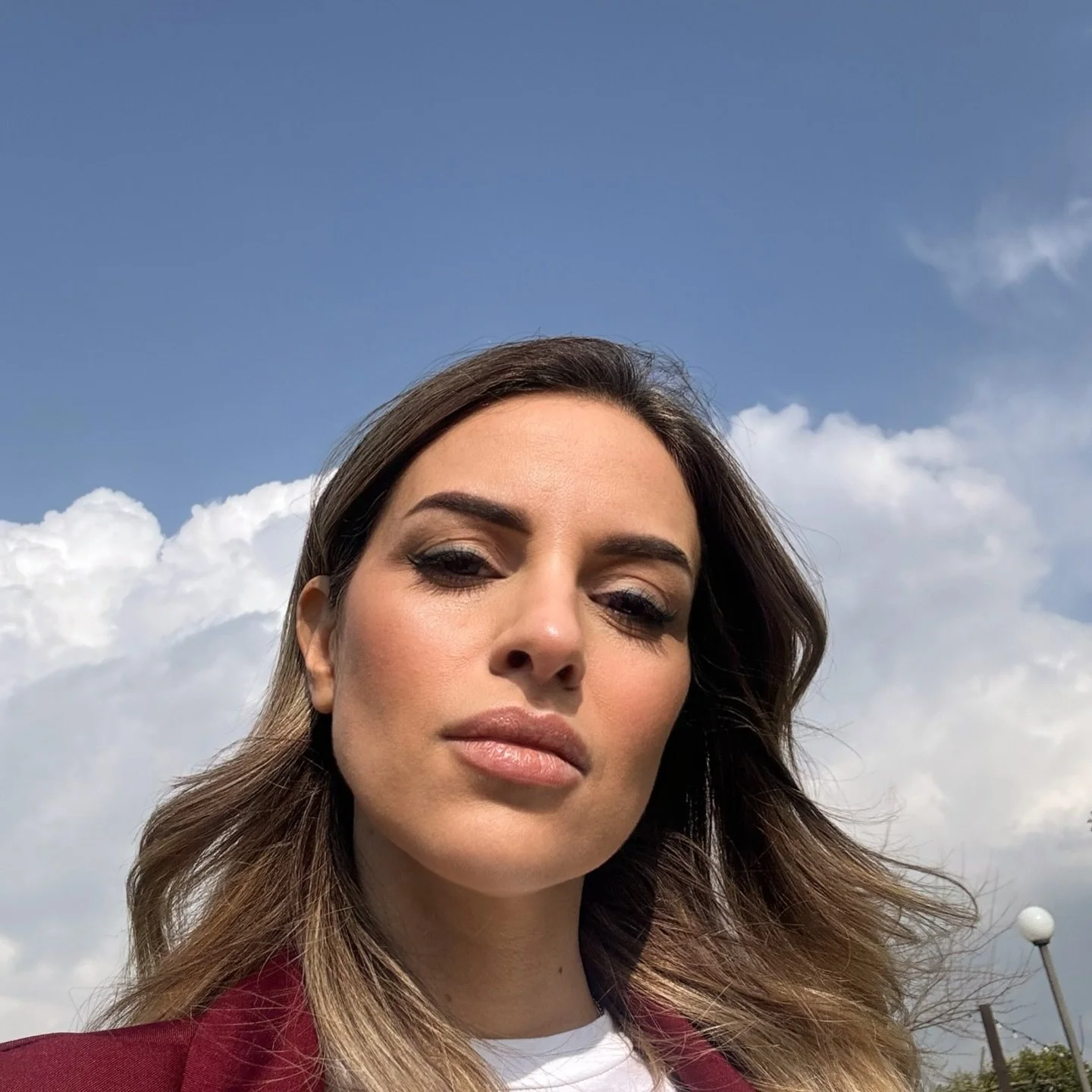 Oggi mi godo il sole, il cielo limpido e un po&rsquo; di aria buona☀️Avevo bisogno di fermarmi un attimo, respirare e guardare le cose con pi&ugrave; calma.

Non &egrave; stato un periodo semplice per me.La vita, negli ultimi mesi, mi ha messa a dura