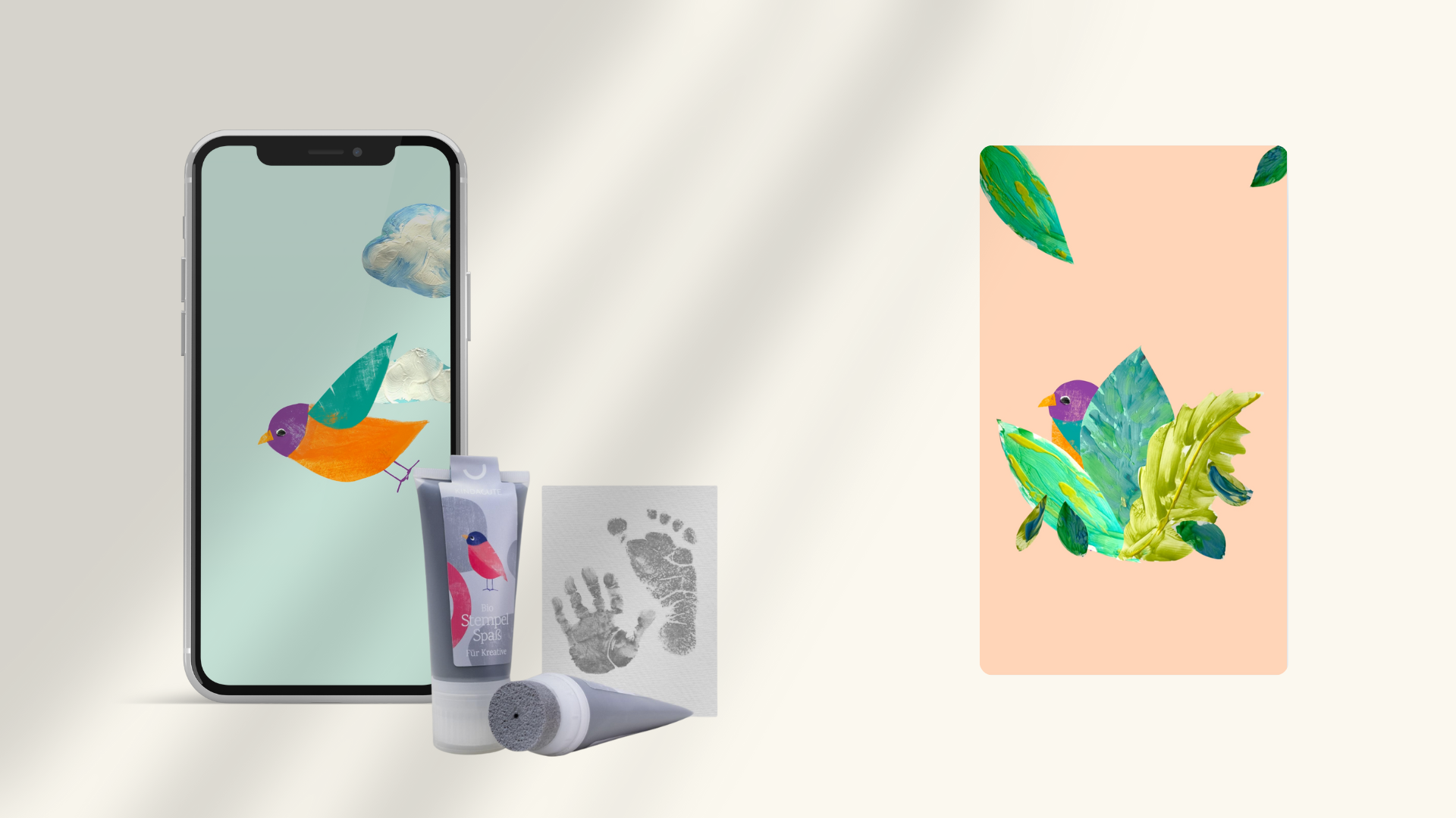 Smartphone mit Vogelillustration, Kreativmaterialien, Stempelset mit Vogelmotiv und ein Kunstwerk aus bunten Blättern und Vögeln auf einem rosa Hintergrund.
