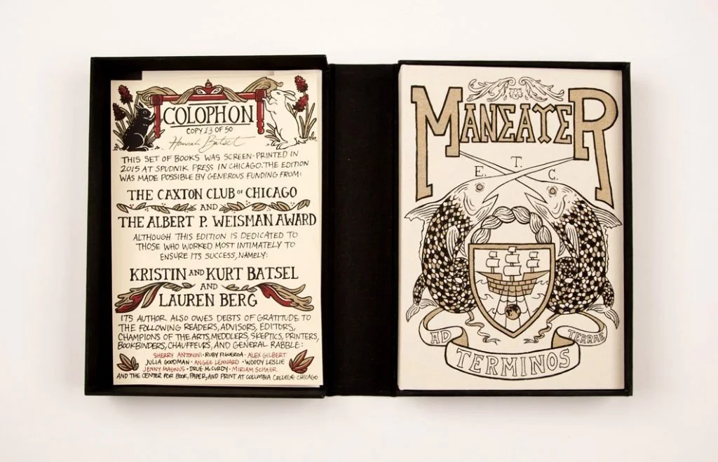  When opened, the box reveals the set of books on the right and the colophon in an envelope on the left. 