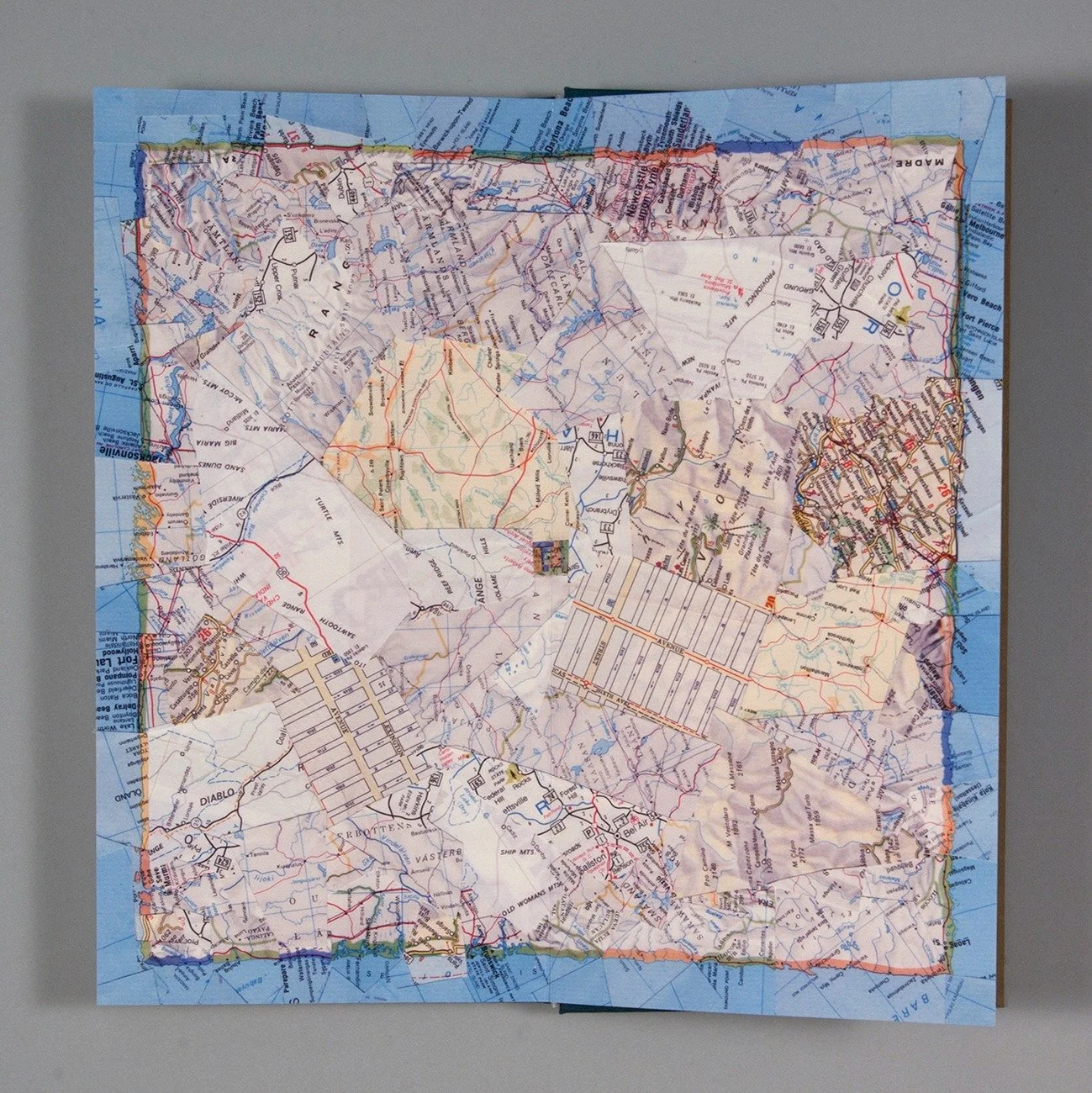  Page spread following the square ‘island’—a square island magnified, revealing a central shape, which is further magnified in the following spread. 