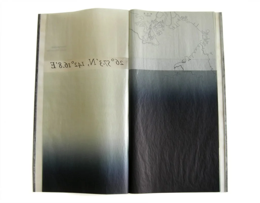  First double spread (p2/3) showing the title page and the outlines of the Tokyo bay from where the marine biologist Kubodera Tsunemi started his expedition. 
