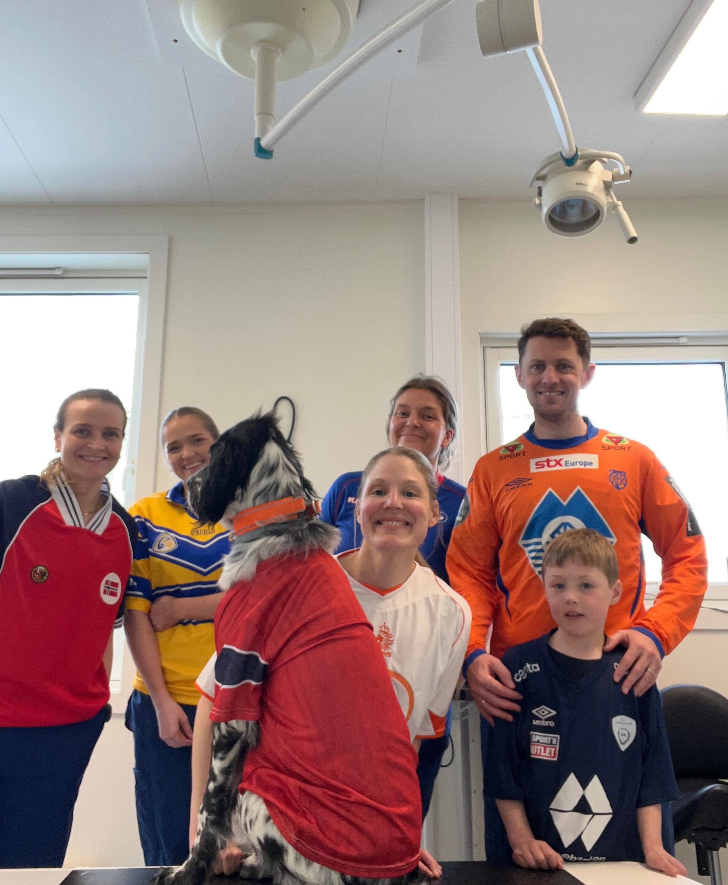 Fotballtr&oslash;yefredag! 💪🏼🎗️Vi anbefaler alle som har mulighet til &aring; bli med &aring; st&oslash;tte @barnekreftforeningen ved &aring; vippse valgfritt bel&oslash;p til 4422. 
#fotballtr&oslash;yefredag  @sbmno #fuckcancer