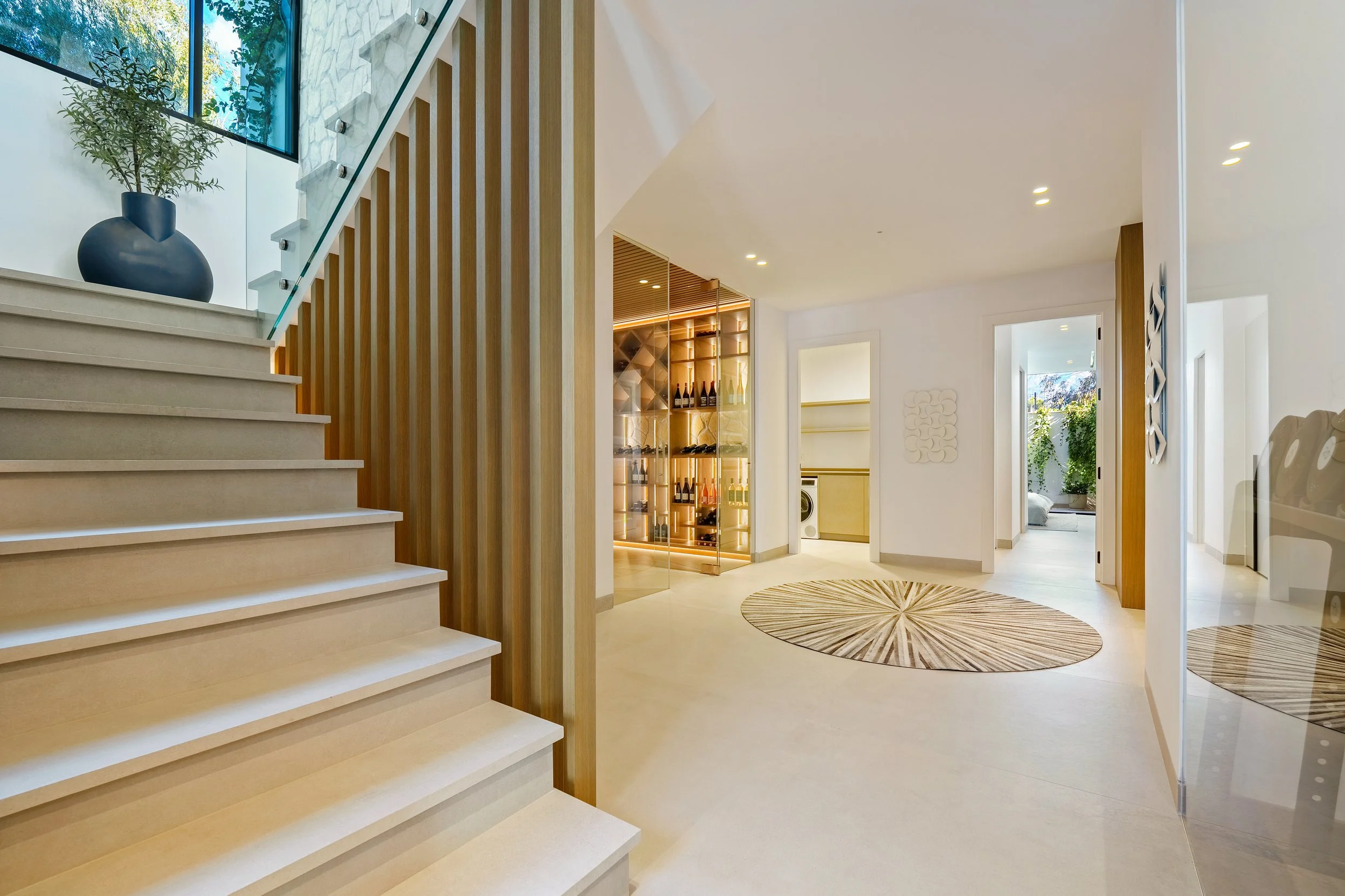 Stairs to the lower leval 