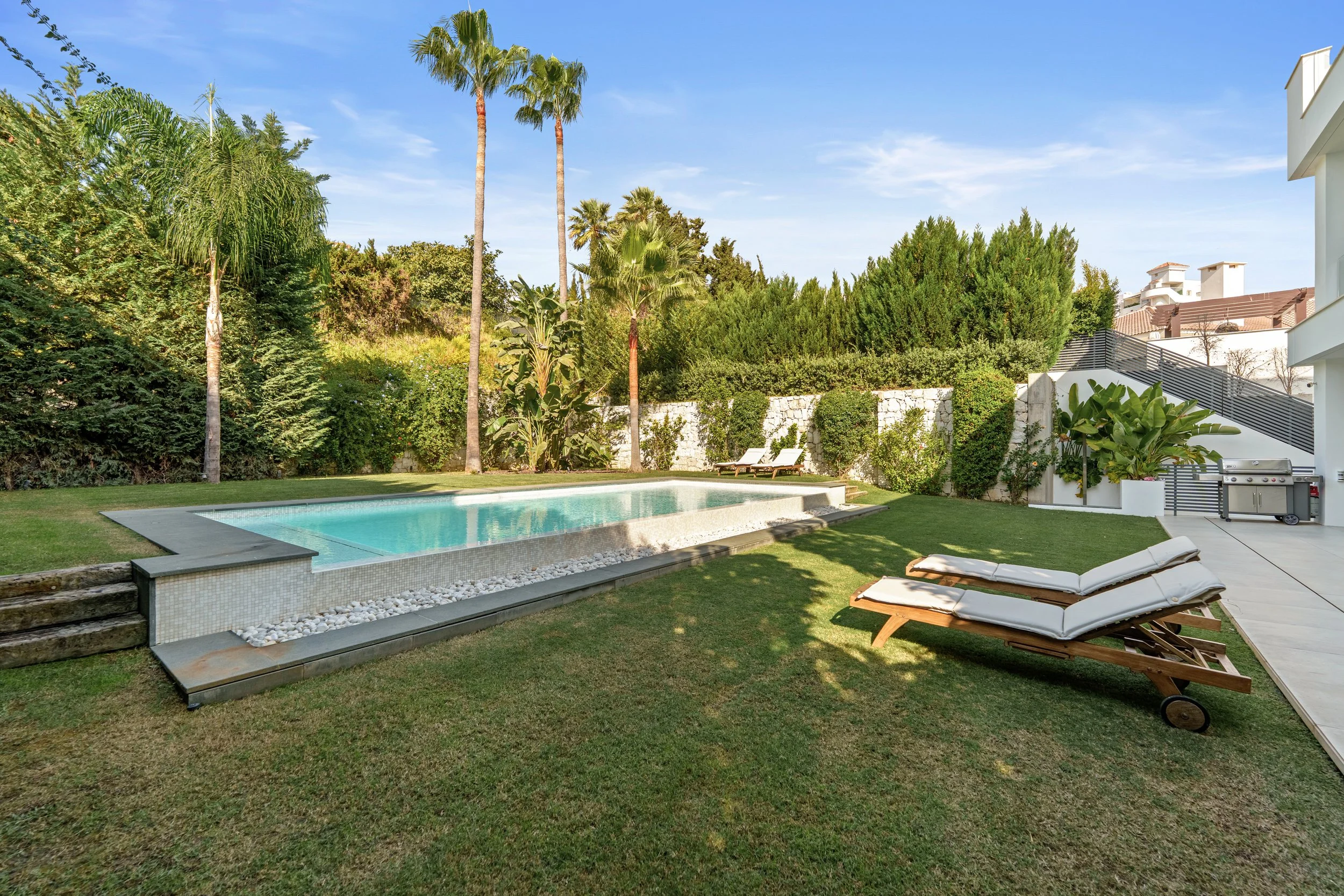 landscaped-garden-private-pool-nueva-andalucia-CMH2429S.jpg