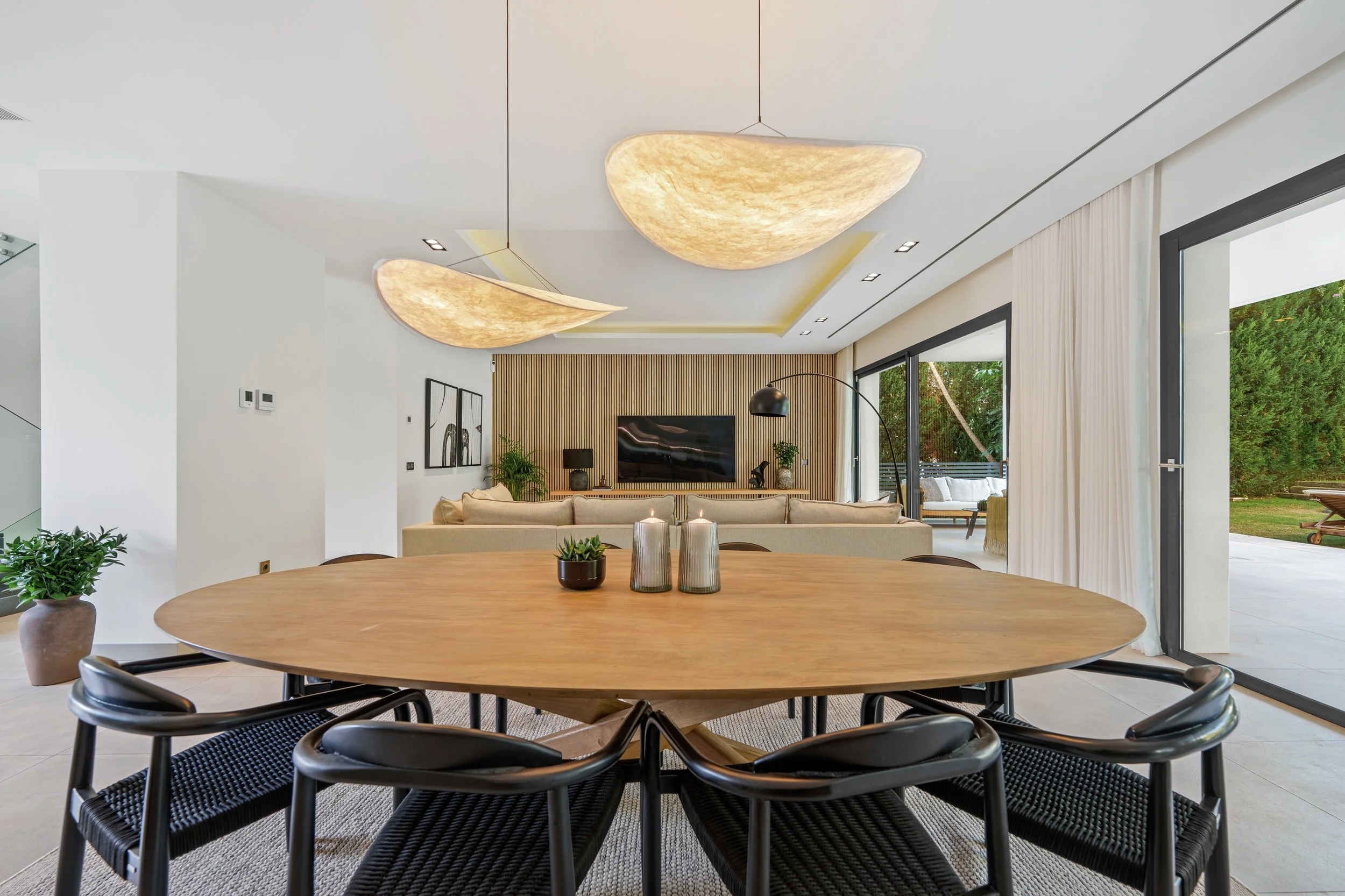 luxury-real-estate-marbella-dining-area-CMH2429S.jpg