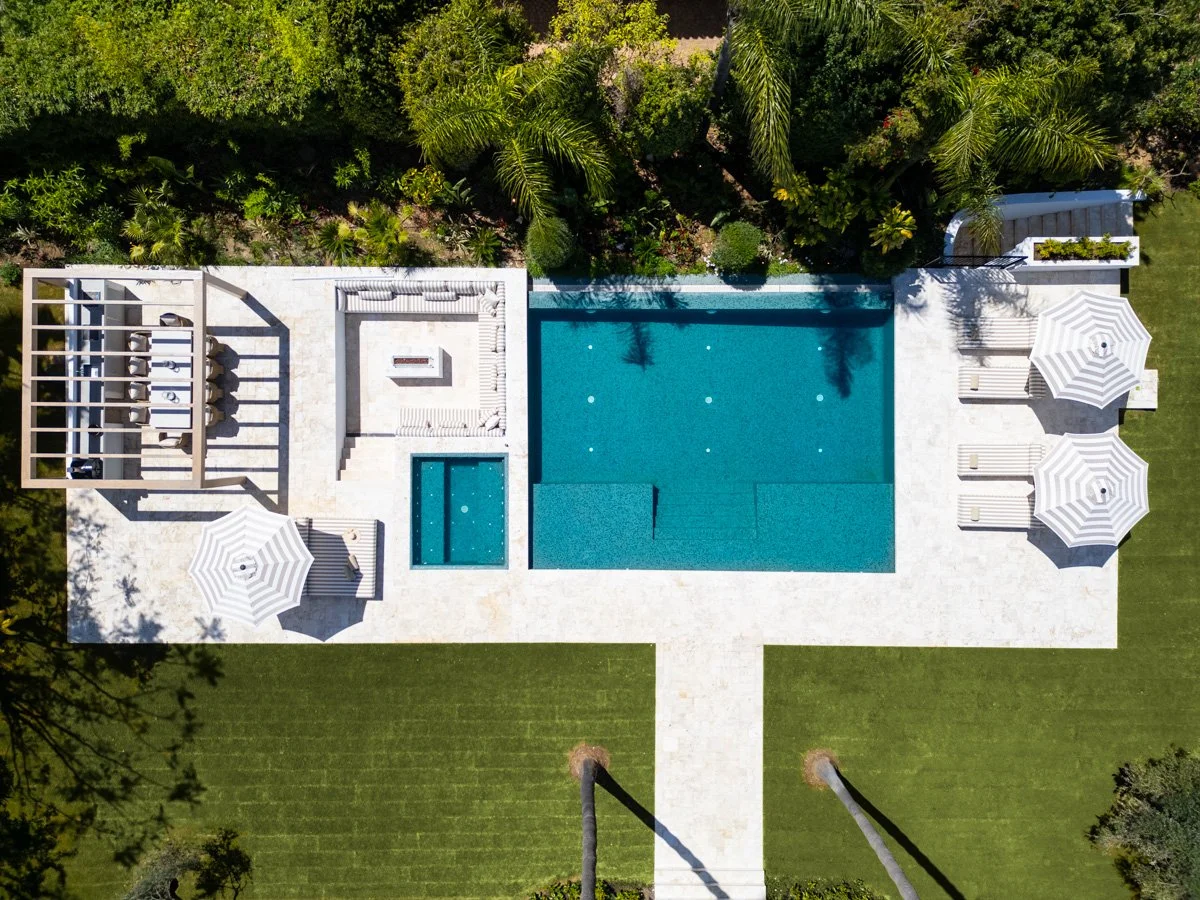 Aerial view of the $1.959~m^{2}$ plot showing the pool, sunken lounge, and Mediterranean landscaping.