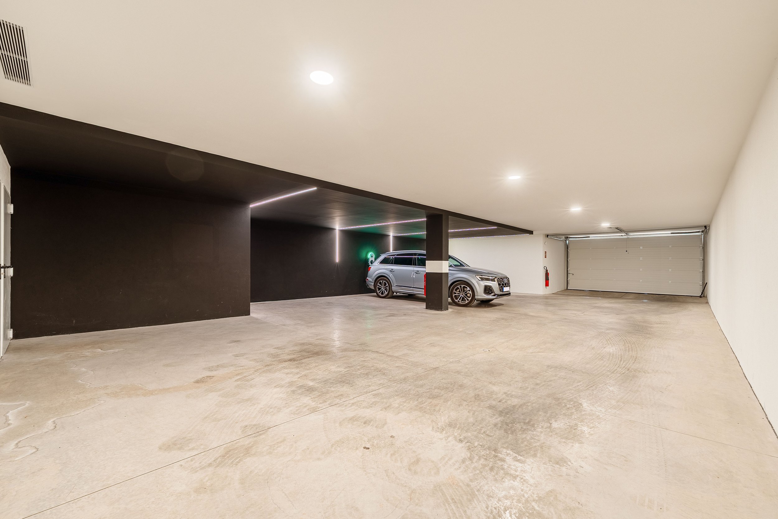 garage.jpg	Secure and spacious private underground garage with parking capacity for 3 vehicles and integrated lighting.