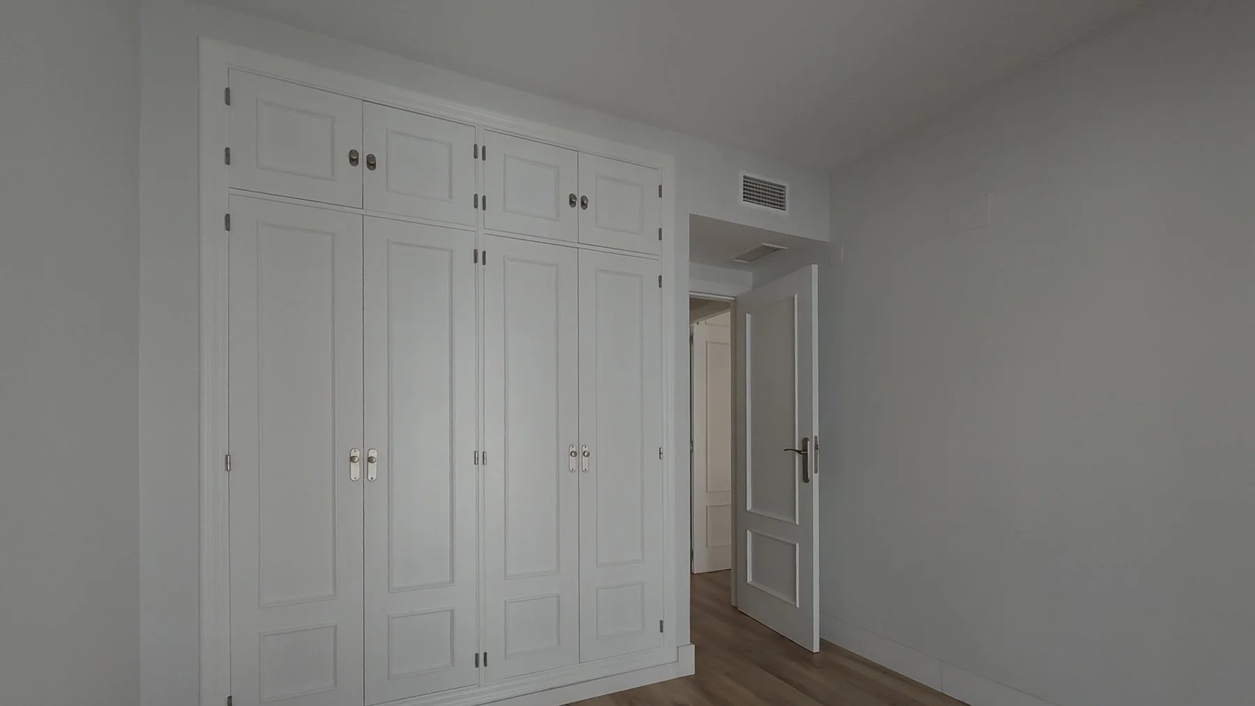 ster Bedroom: Brightest shot of the top-floor suite.