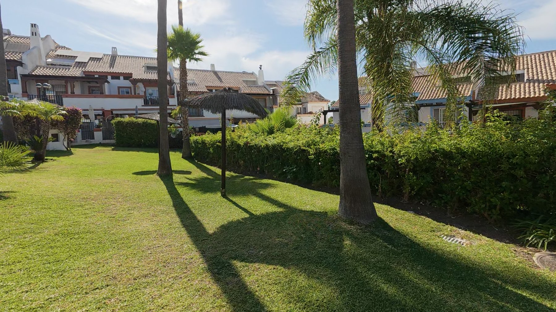 marbella-townhouse-valdeolletas-pool-view-R5079868.jpg (18 of 24).jpg