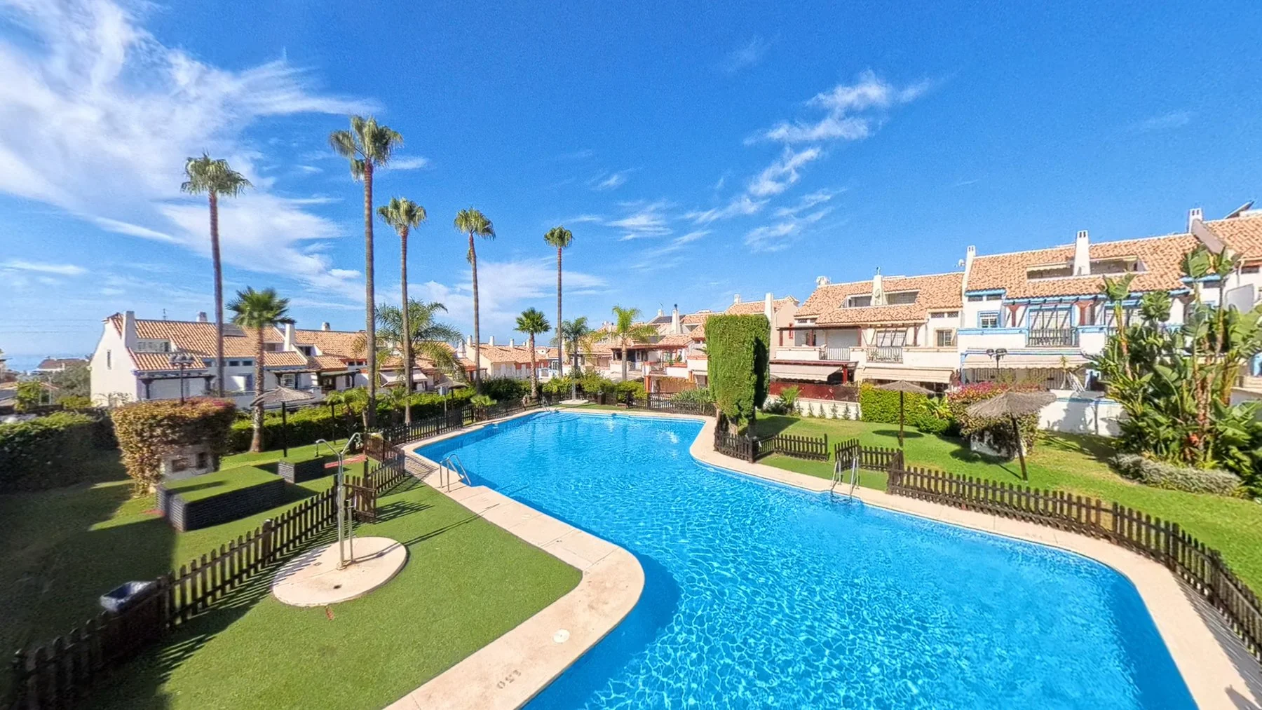 marbella-townhouse-valdeolletas-pool-view-R5079868.jpg (21 of 24).jpg