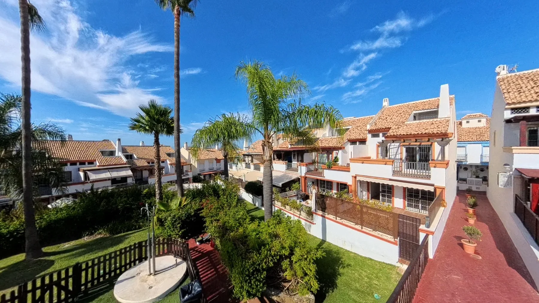 marbella-townhouse-valdeolletas-pool-view-R5079868.jpg (22 of 24).jpg