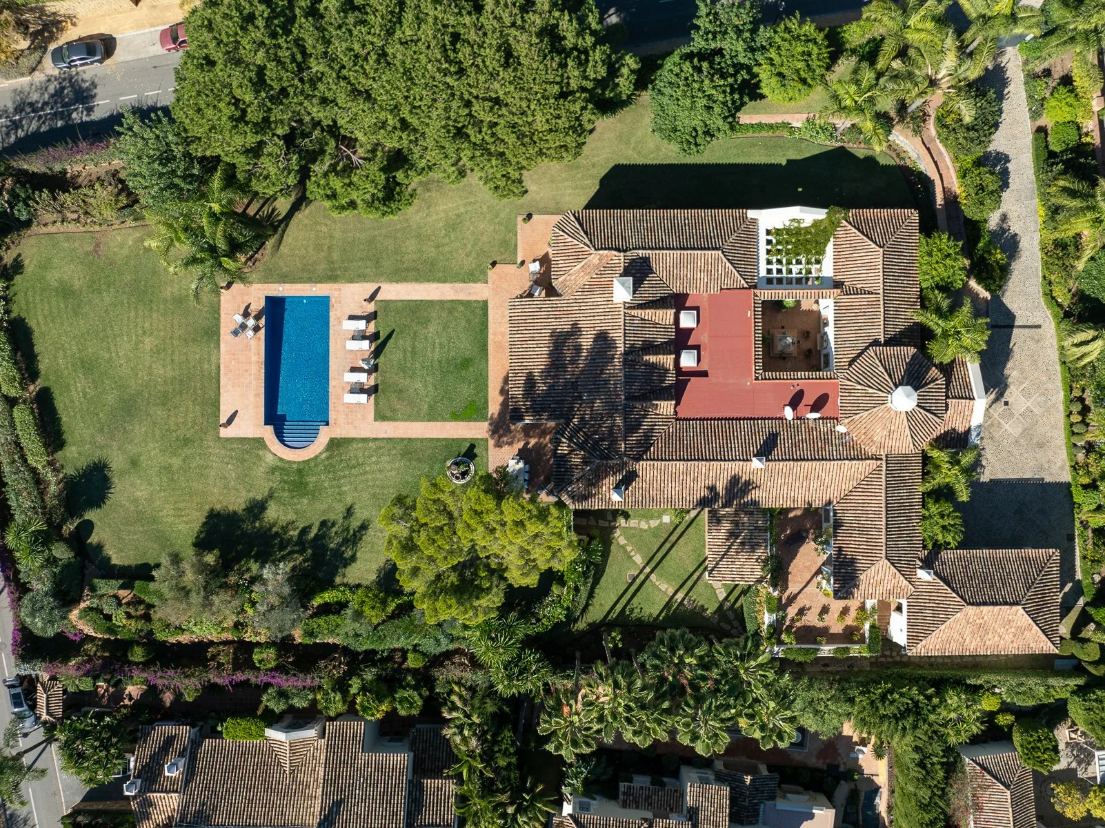 Aerial Plot View: High-angle shot of the 3,845 $m^2$ estate on the Marbella Golden Mile.