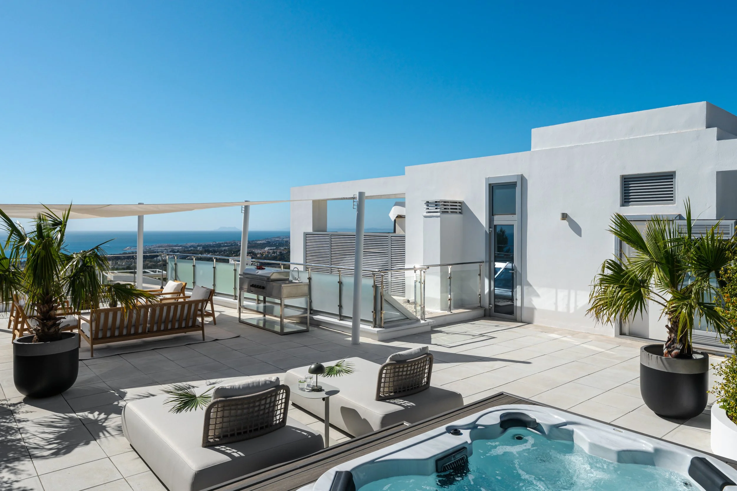 A stunning solarium with a private jacuzzi and barbecue area overlooking the coast.