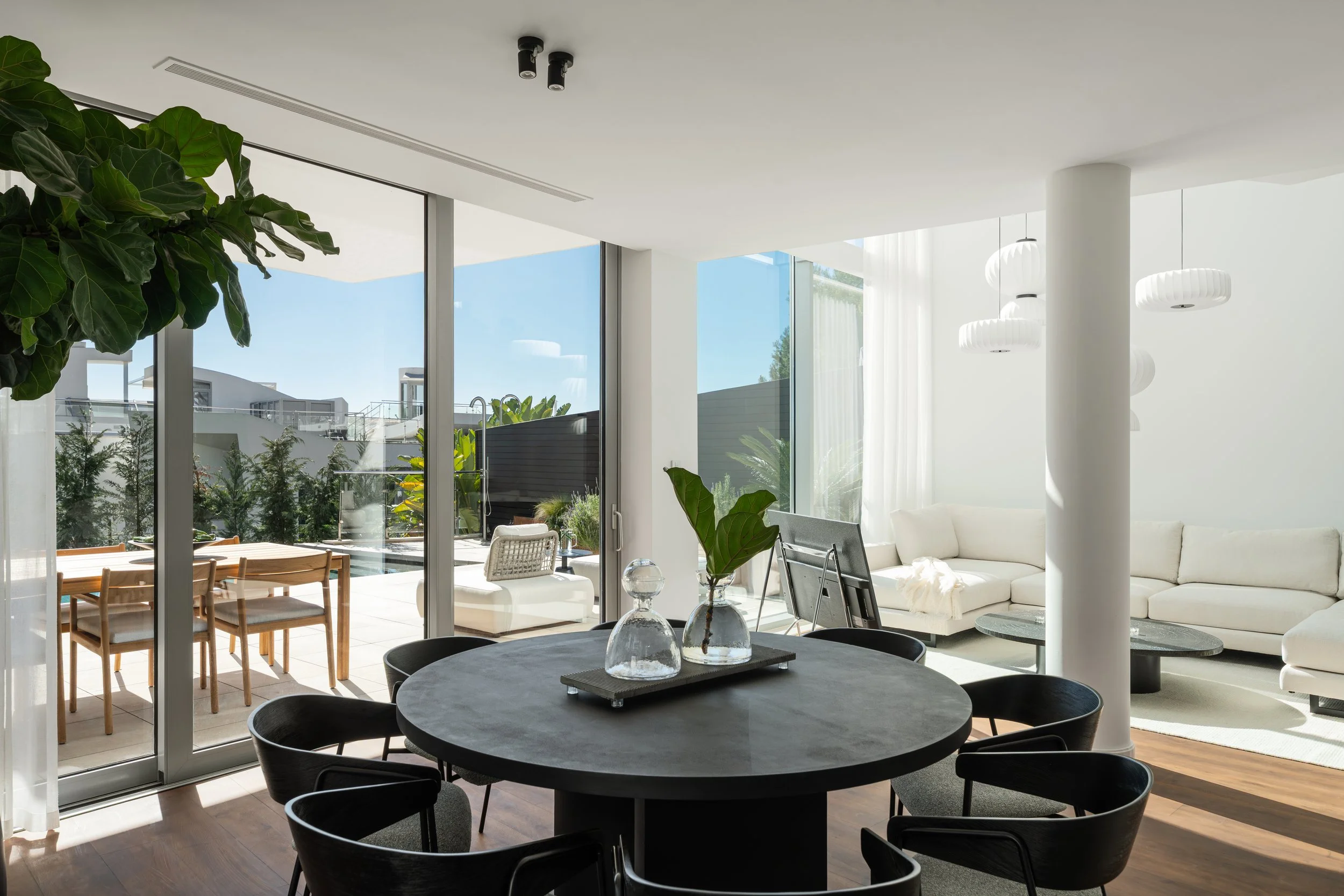 Scandinavian Dining Space: The seamless transition between the gourmet kitchen and formal dining area within the open-plan core of CMH2497