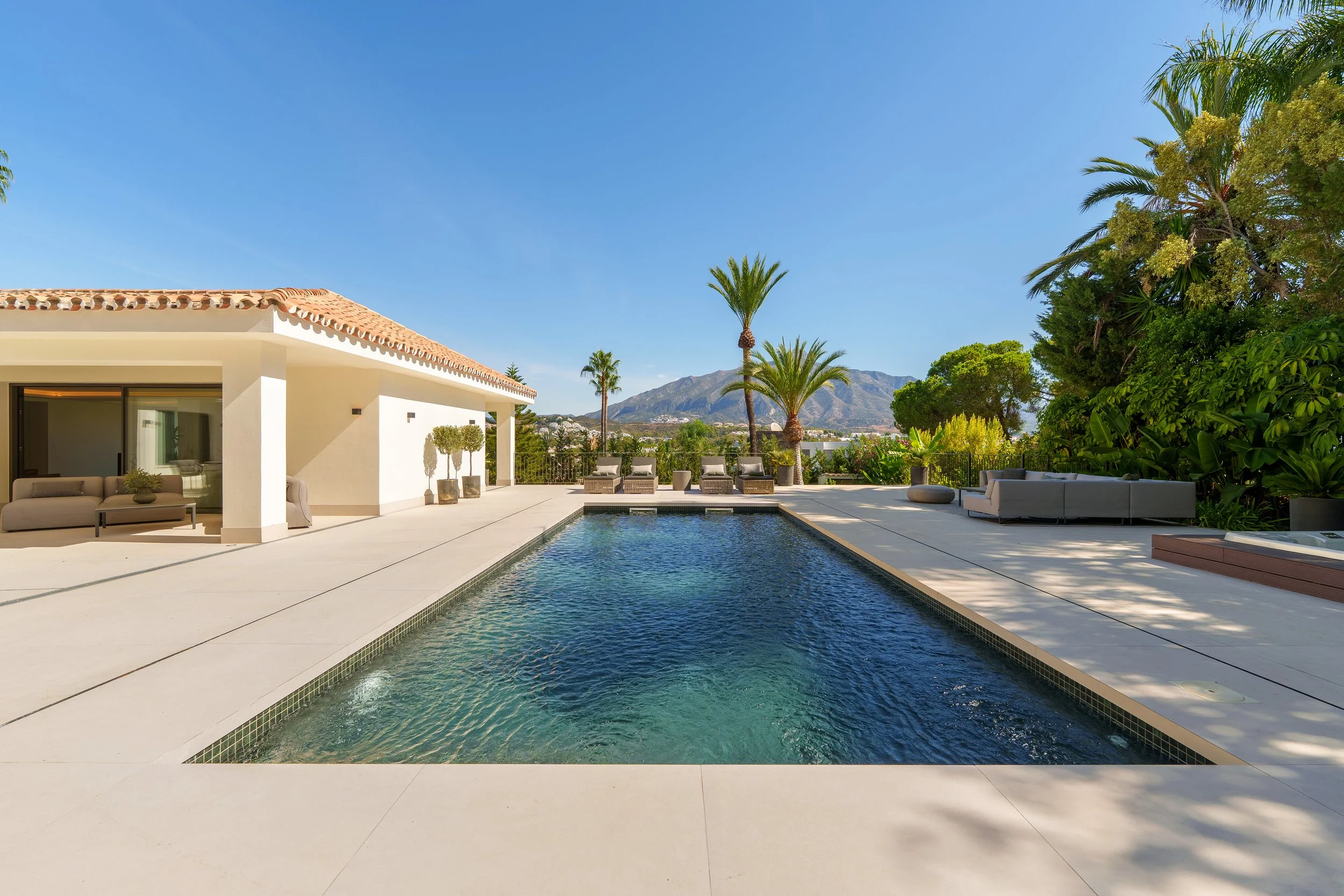 Pristine private pool with panoramic mountain views in Marbella