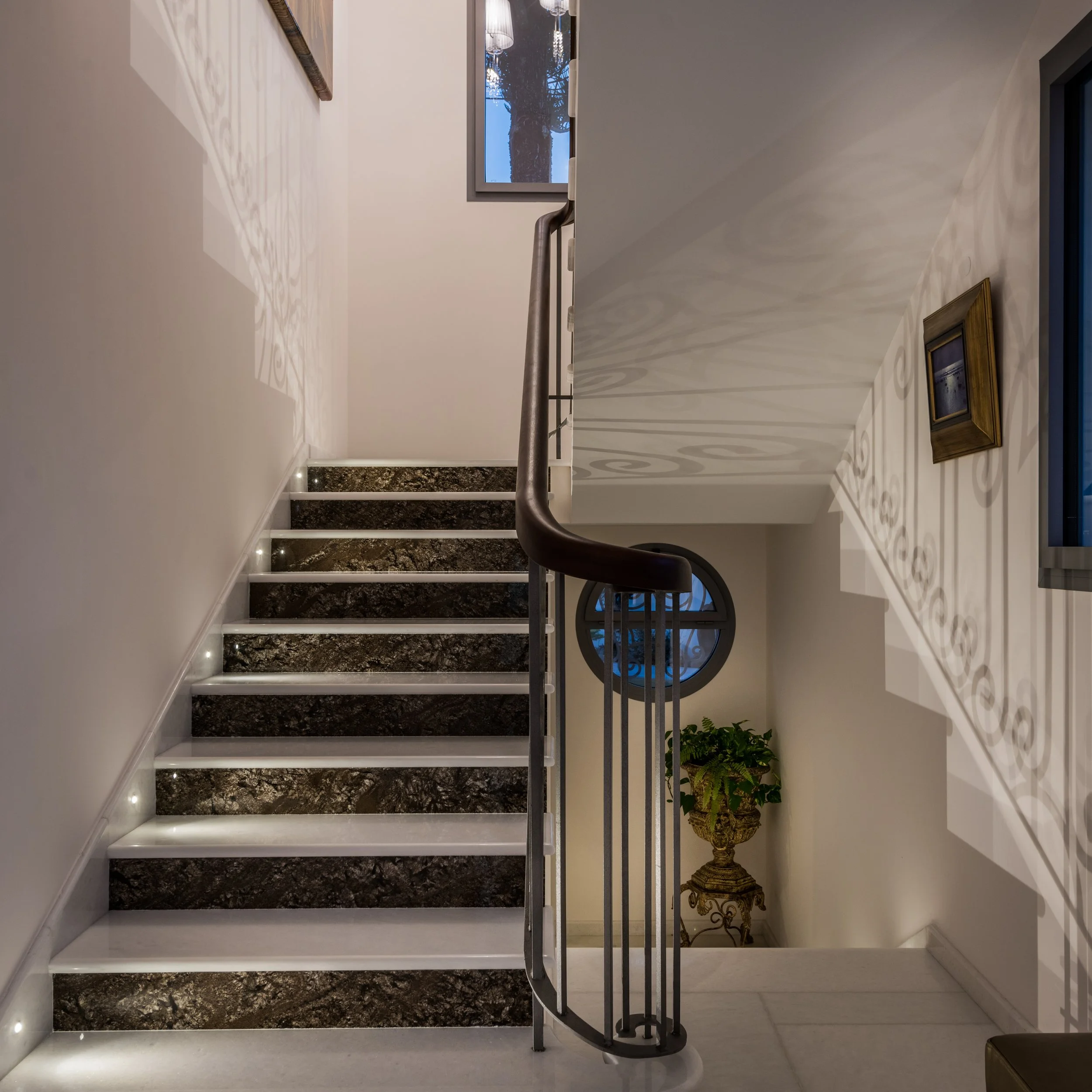 private-stairway-carport-to-bedroom-access-ref-cmh2440