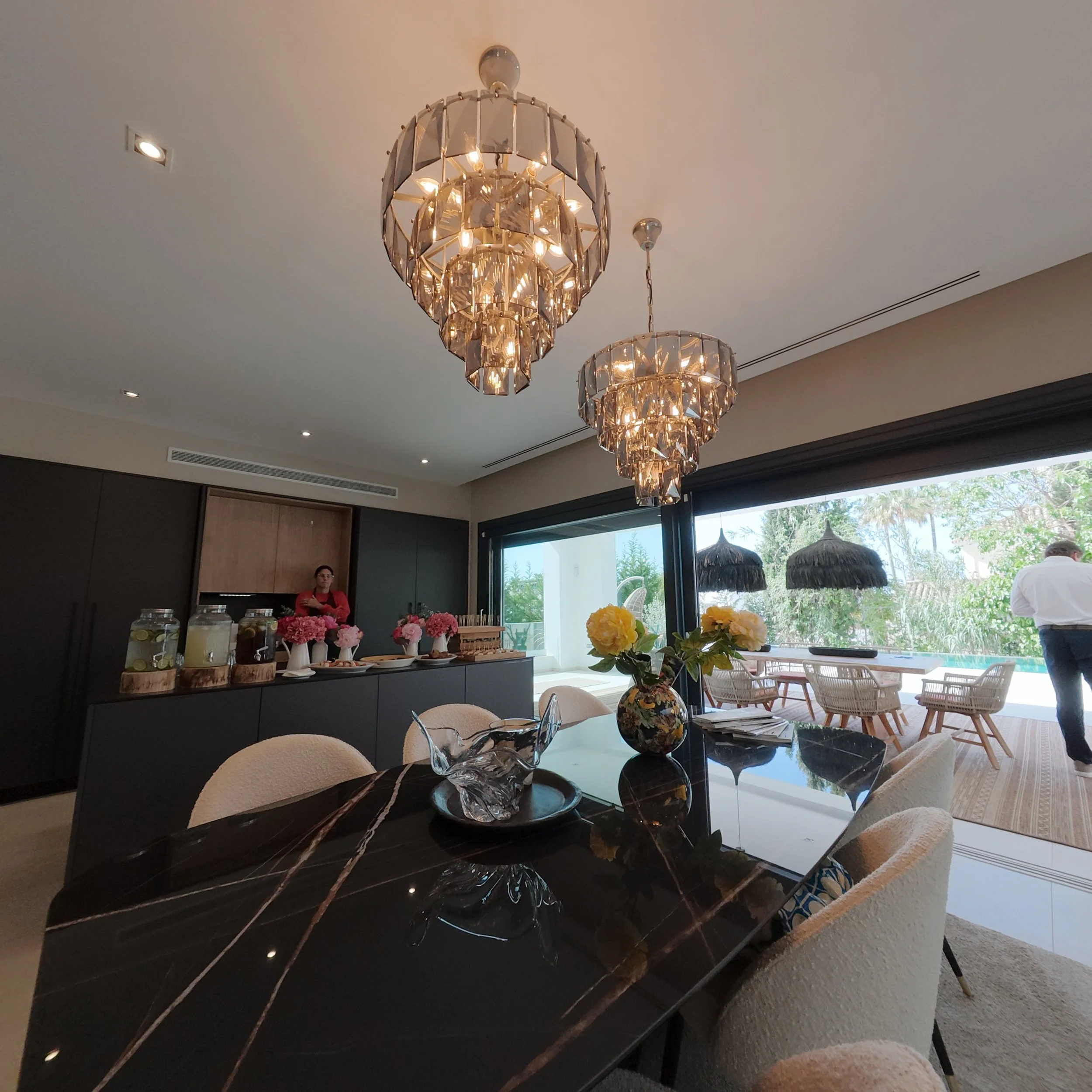 : Sophisticated Open-Plan Culinary Space