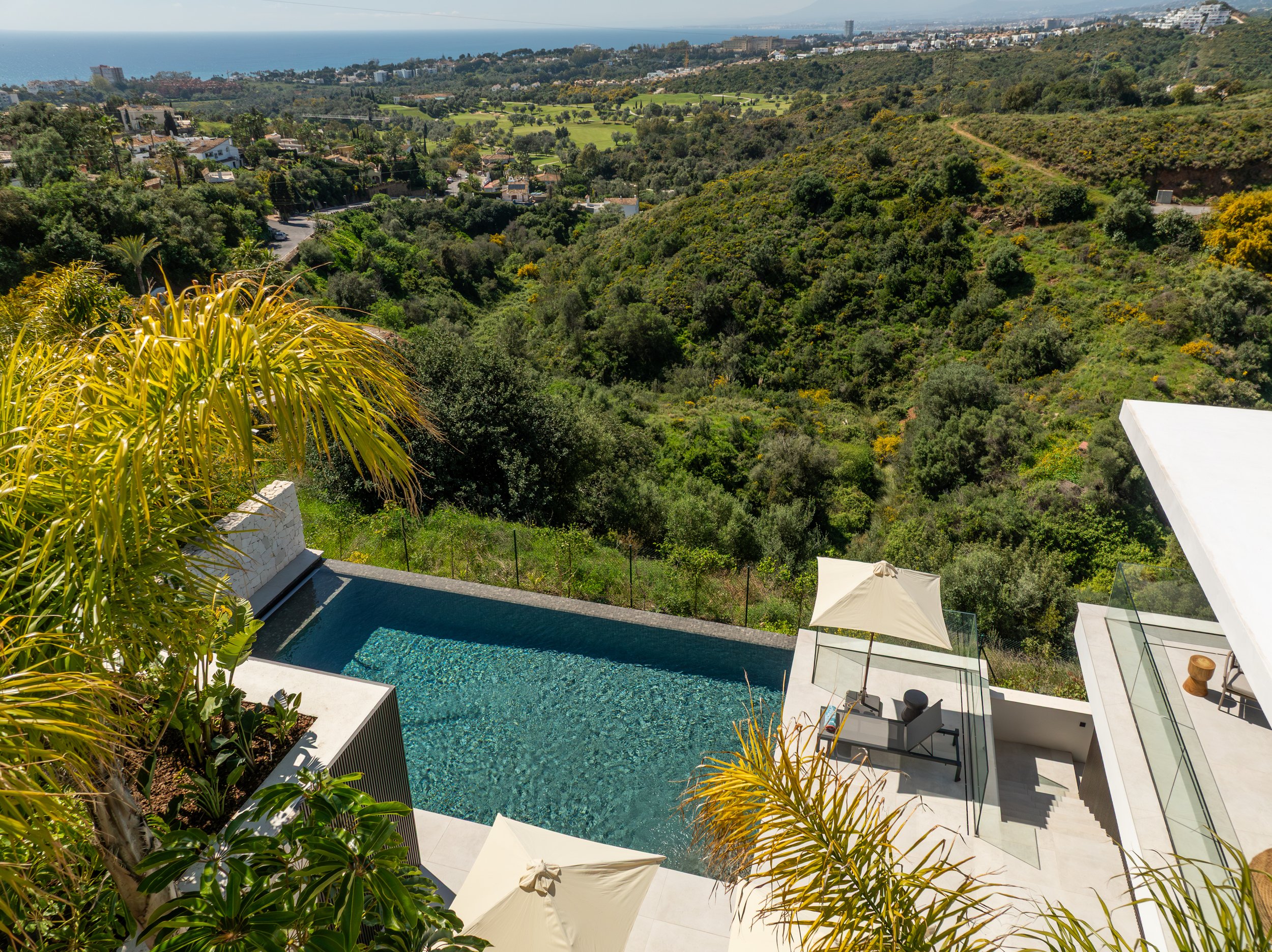 infinity-pool-sea-views-el-rosario-marbella.jpg