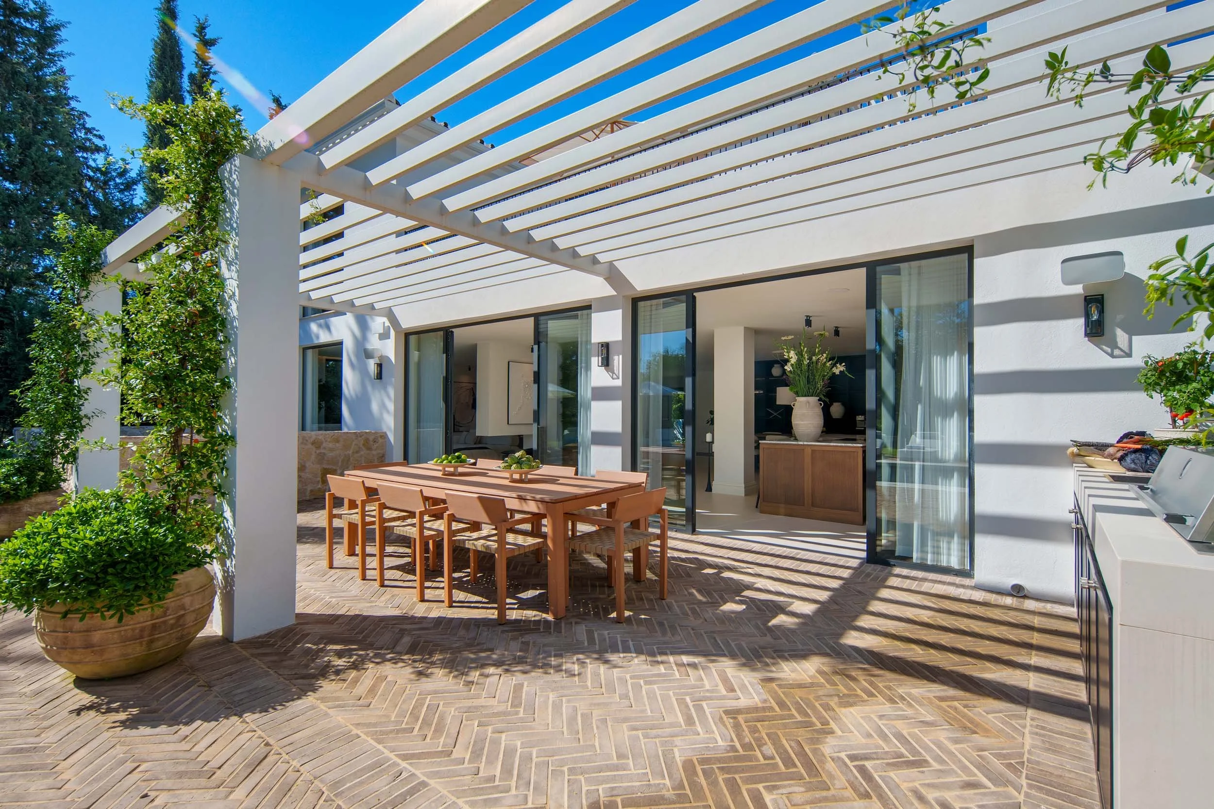 mediterranean-outdoor-dining-terrace-marbella-CMH2561S.jpg