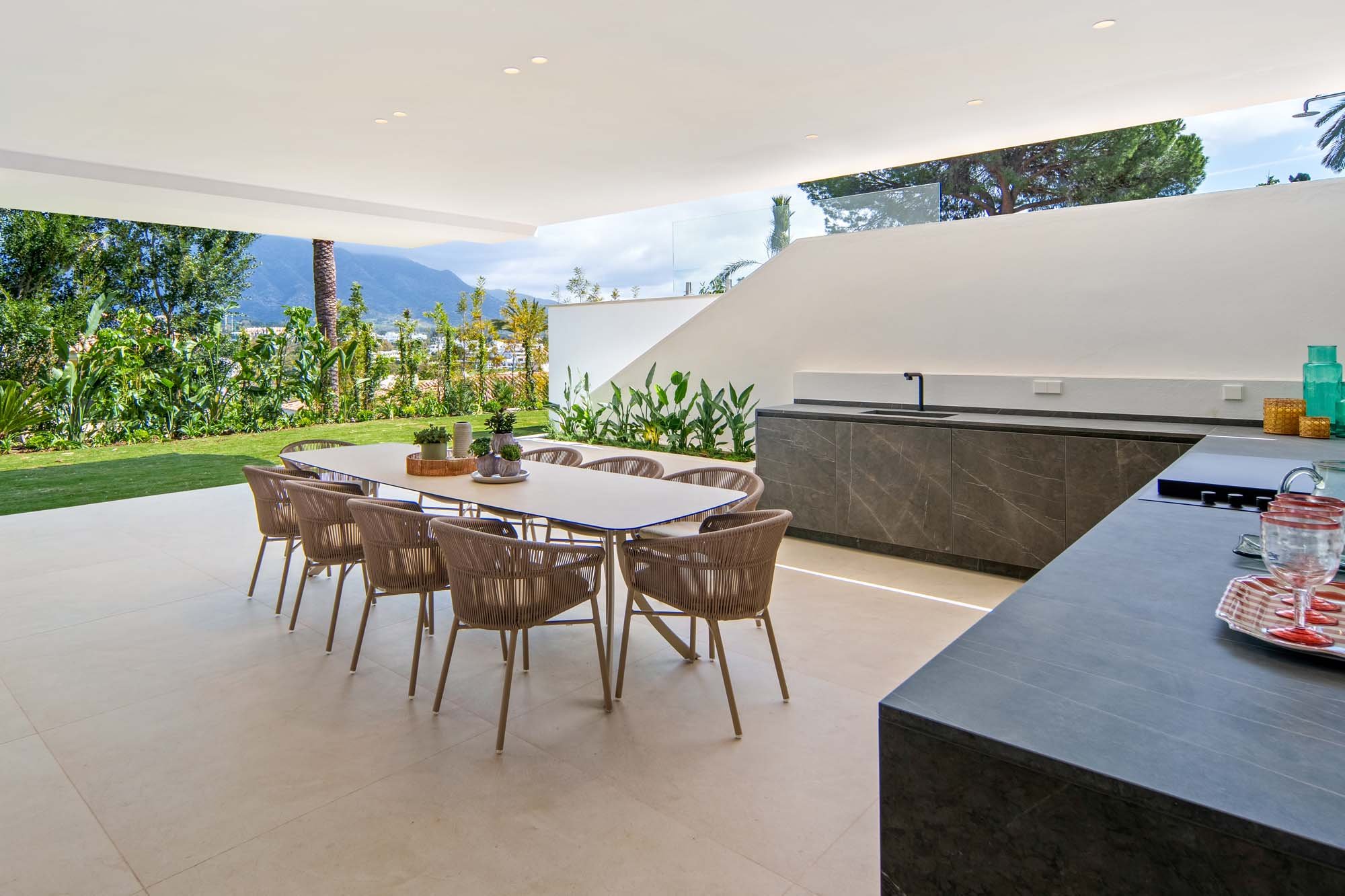 marbella-nueva-andalucia-luxury-modern-villa-CMH2559-06.jpg