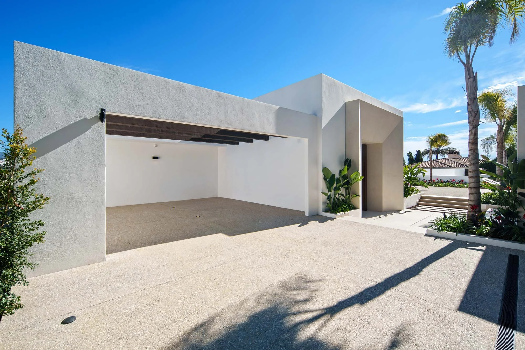 Monolithic Modern Entrance &amp; Parking
