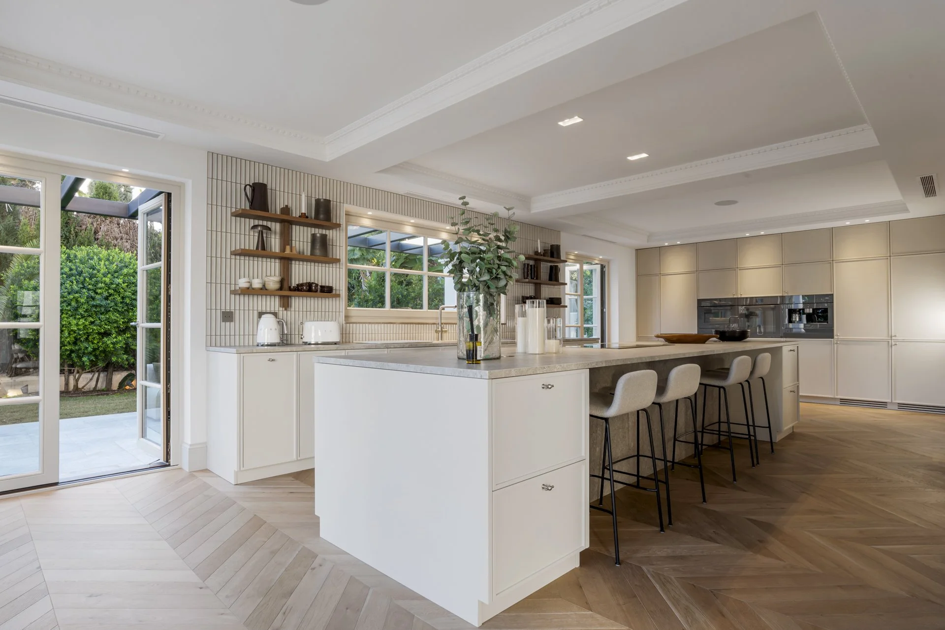 modern-luxury-kitchen-island-nueva-andalucia-CMH2550s.jpg
