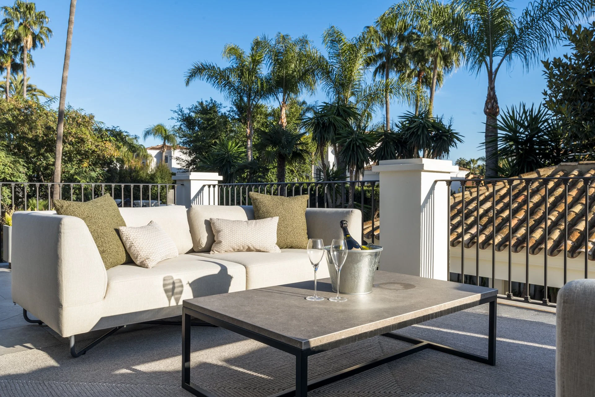 luxury-villa-upper-terrace-outdoor-furniture-CMH2550s.jpg