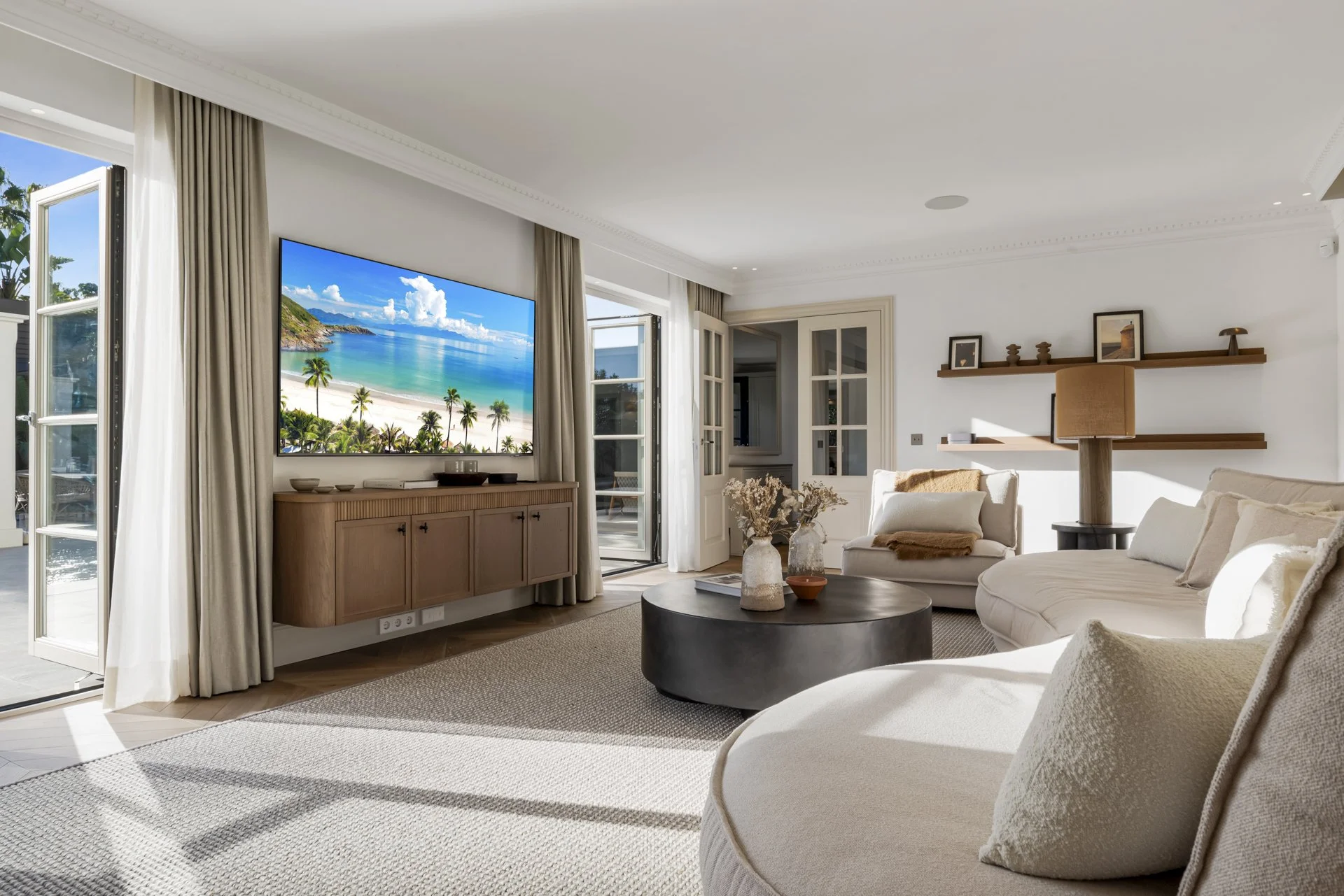 modern-media-room-cinema-lounge-marbella-CMH2550s.jpg