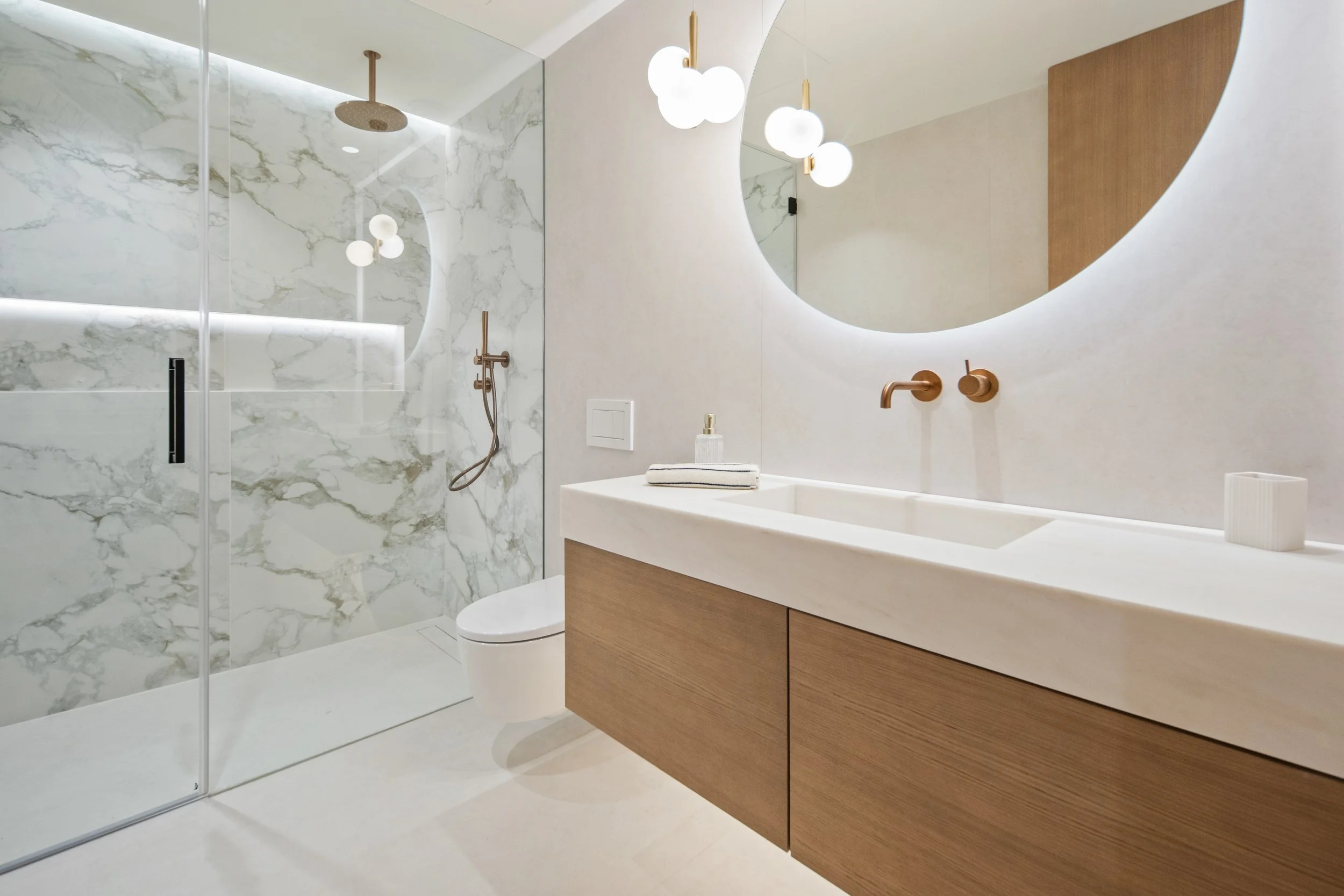 luxury-duplex-penthouse-nueva-andalucia-marbella-cmh2208s-ensuite-bathroom.jpg