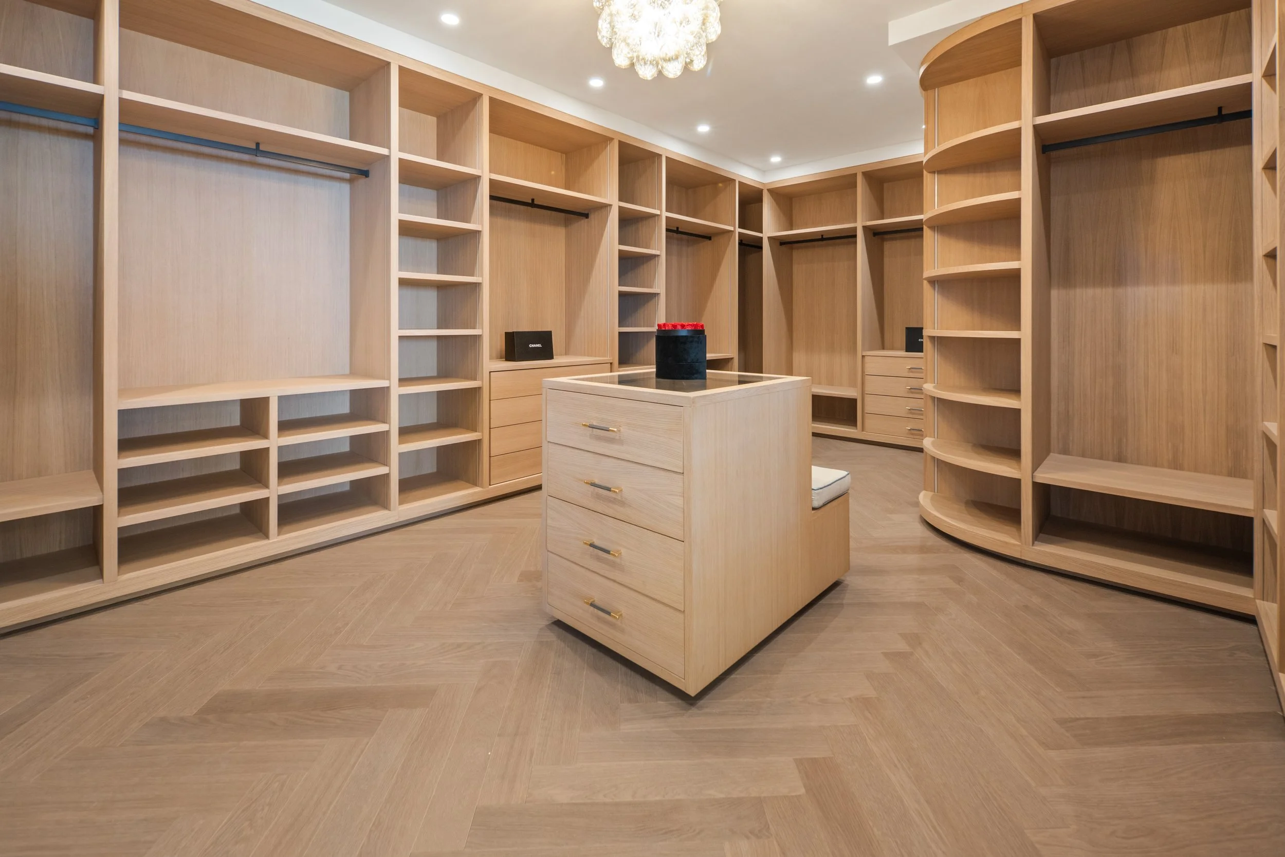 luxury-duplex-penthouse-nueva-andalucia-marbella-cmh2208s-dressing-room.jpg