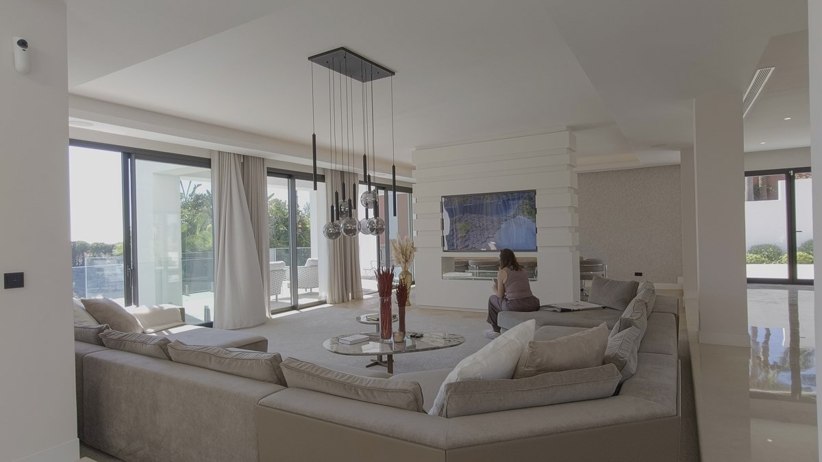 Open-plan sunken living salon with natural light | CMH-15793-PR