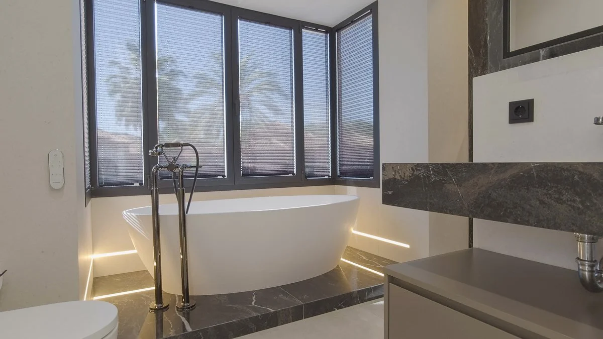 Spa-grade en-suite bathroom with standalone soaking tub | CMH-15793-PR