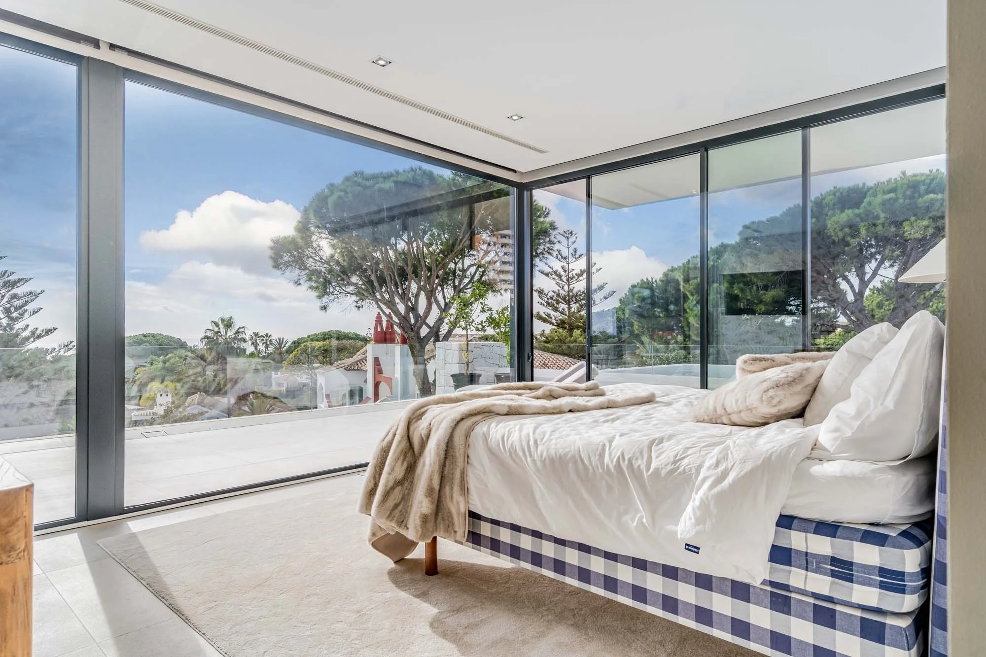 Guest Suite with Wrap-Around Glass