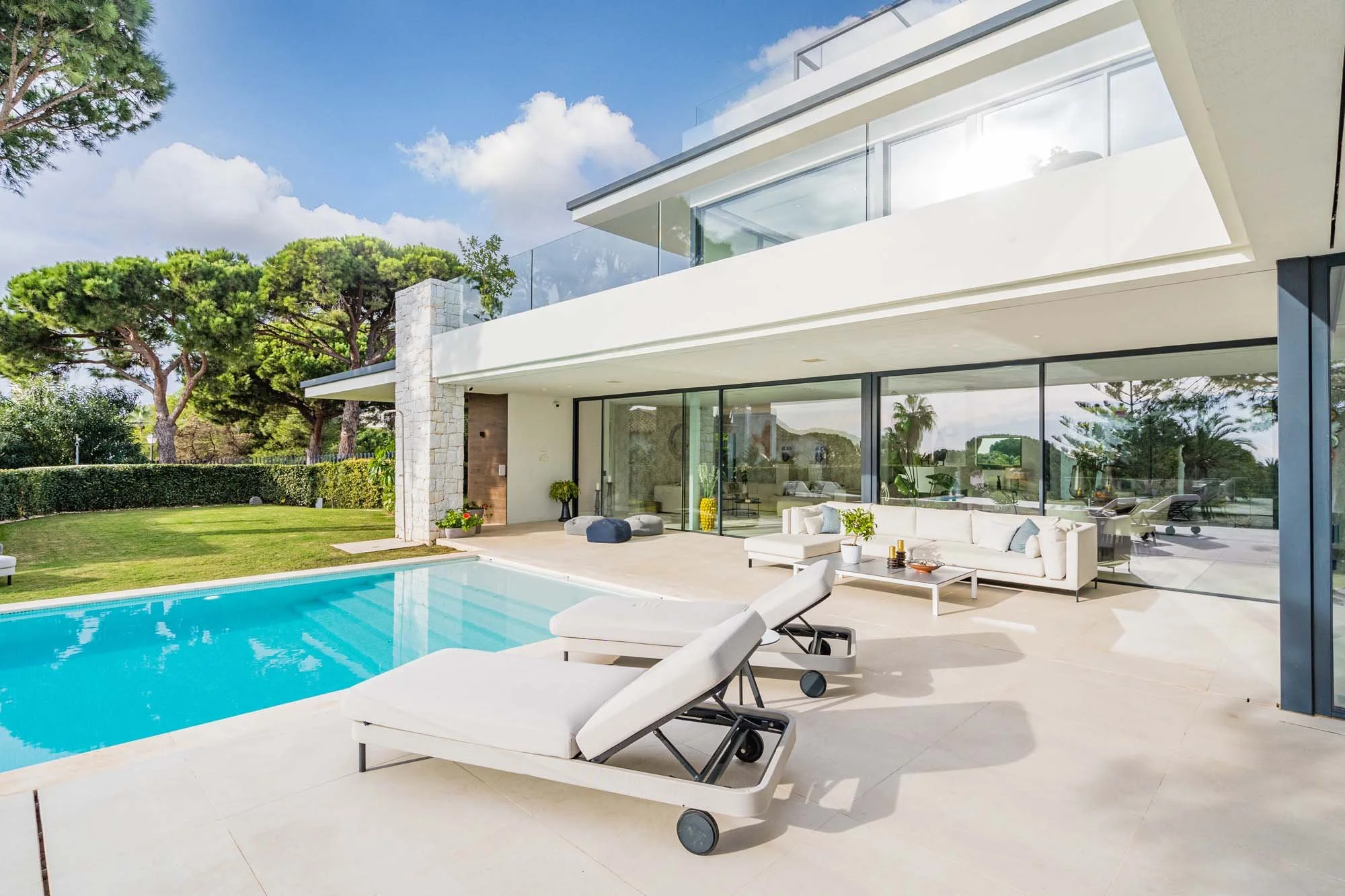 Contemporary 6-Bed Beachside Luxury Villa in Marbesa, Marbella East | CMH15470P