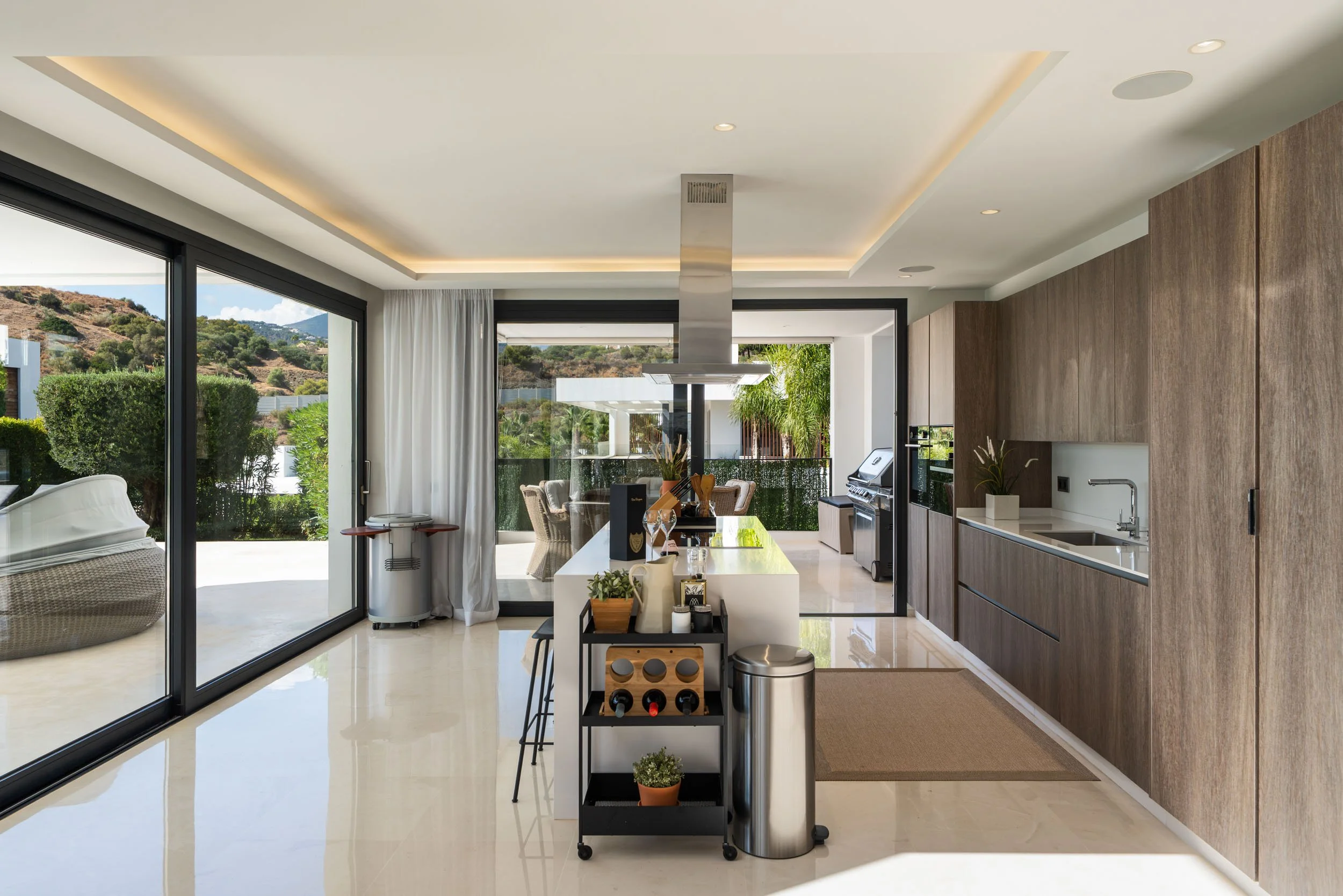 Modern Designer Kitchen with Island | CMH2666s