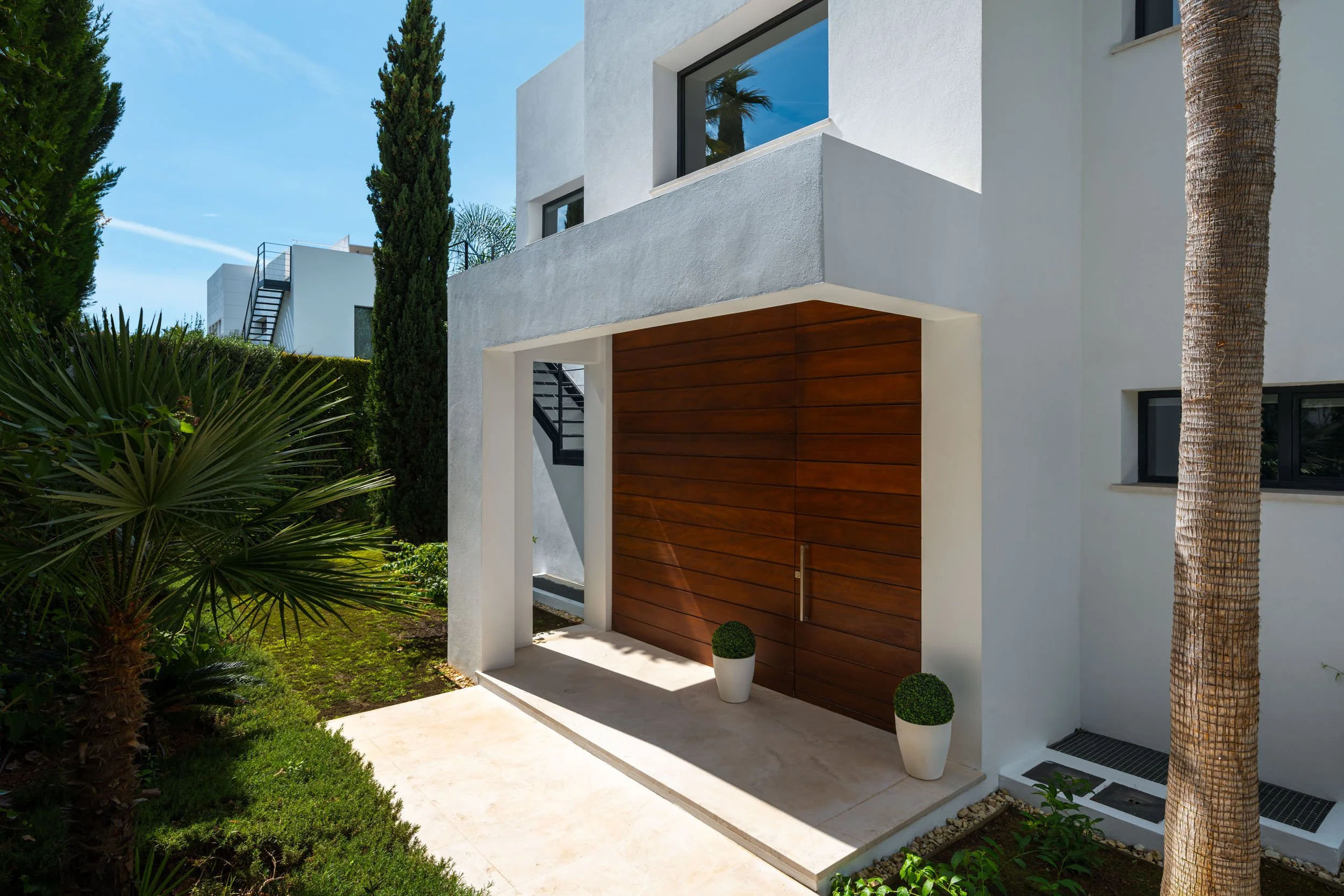 Architectural Entrance &amp; Landscaped Approach | CMH2666s
