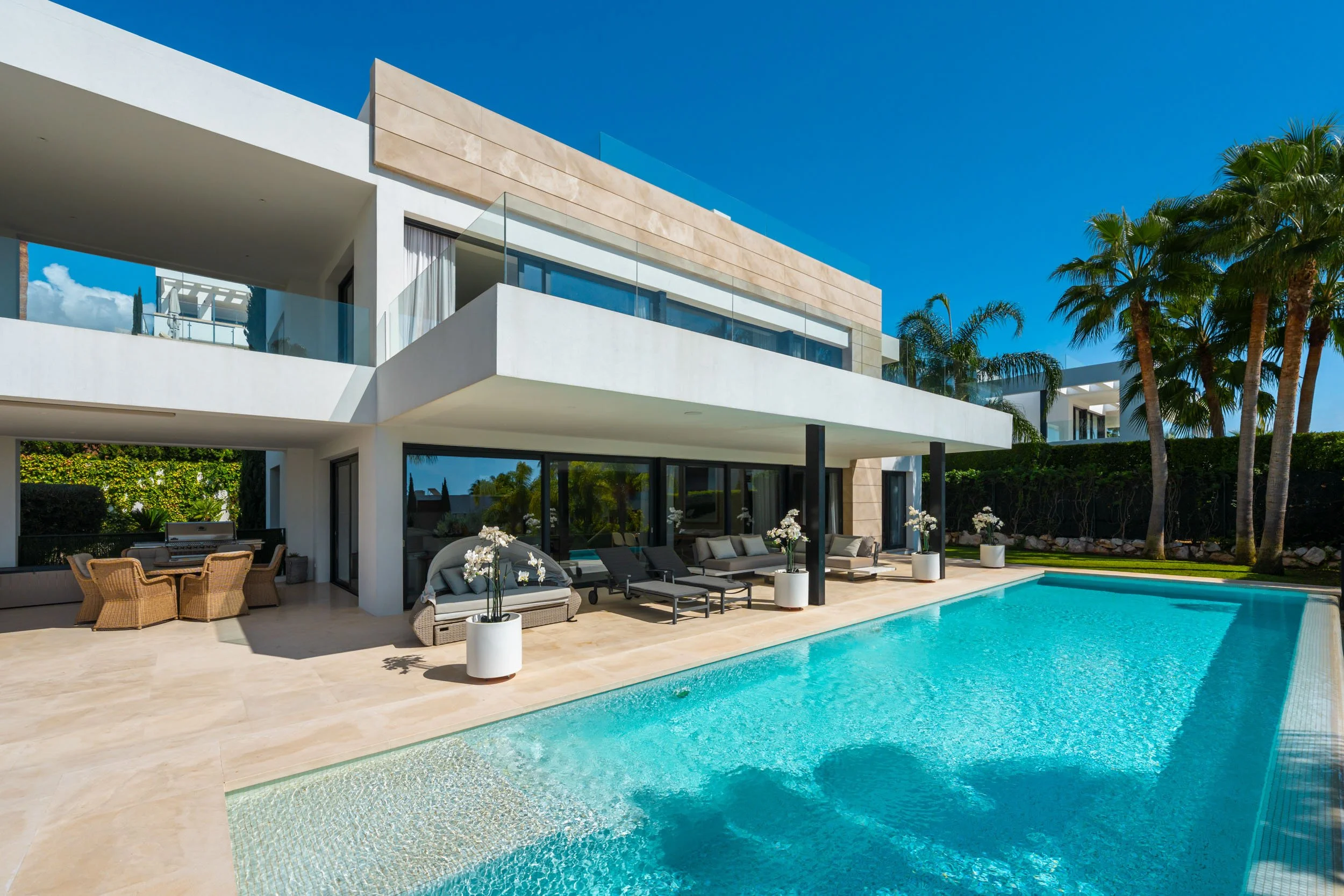 ontemporary Villa Facade and Swimming Pool | CMH2666s