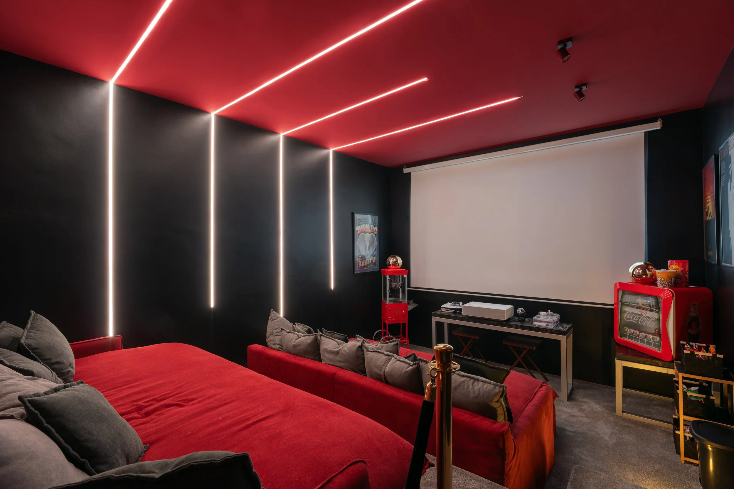 State-of-the-Art Private Cinema Room | CMH1122s