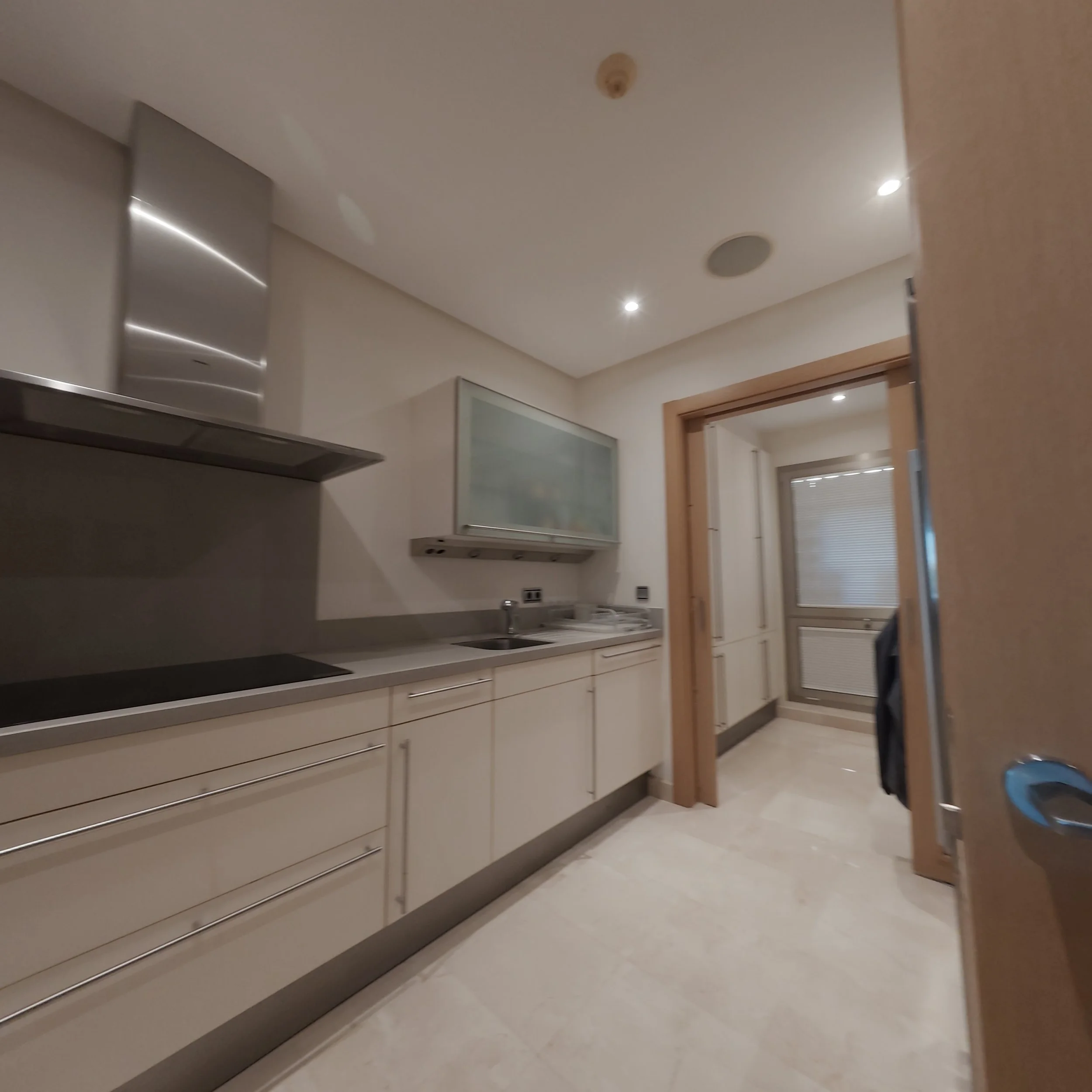 Fully Fitted Contemporary Kitchen