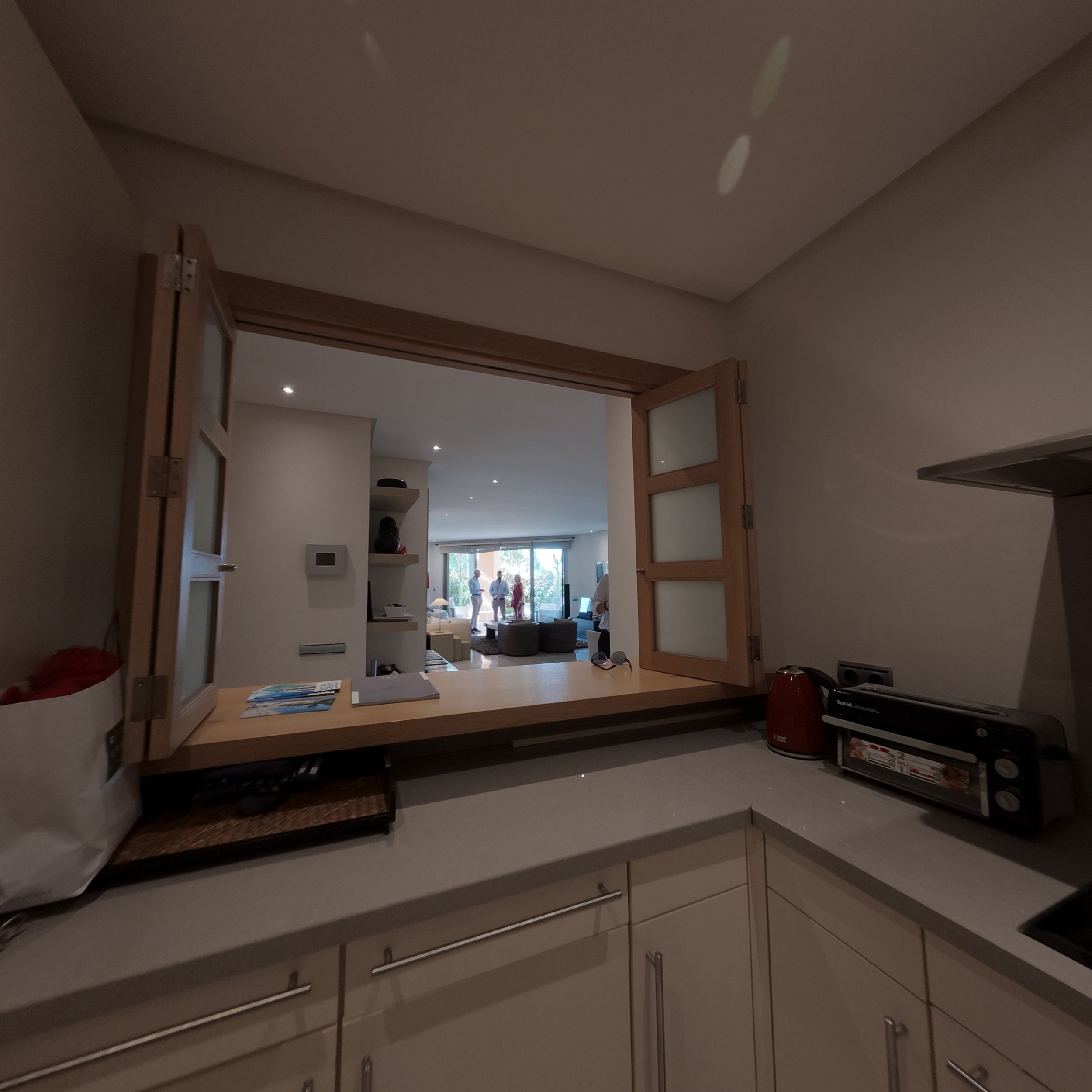 Open Kitchen Serving Hatch