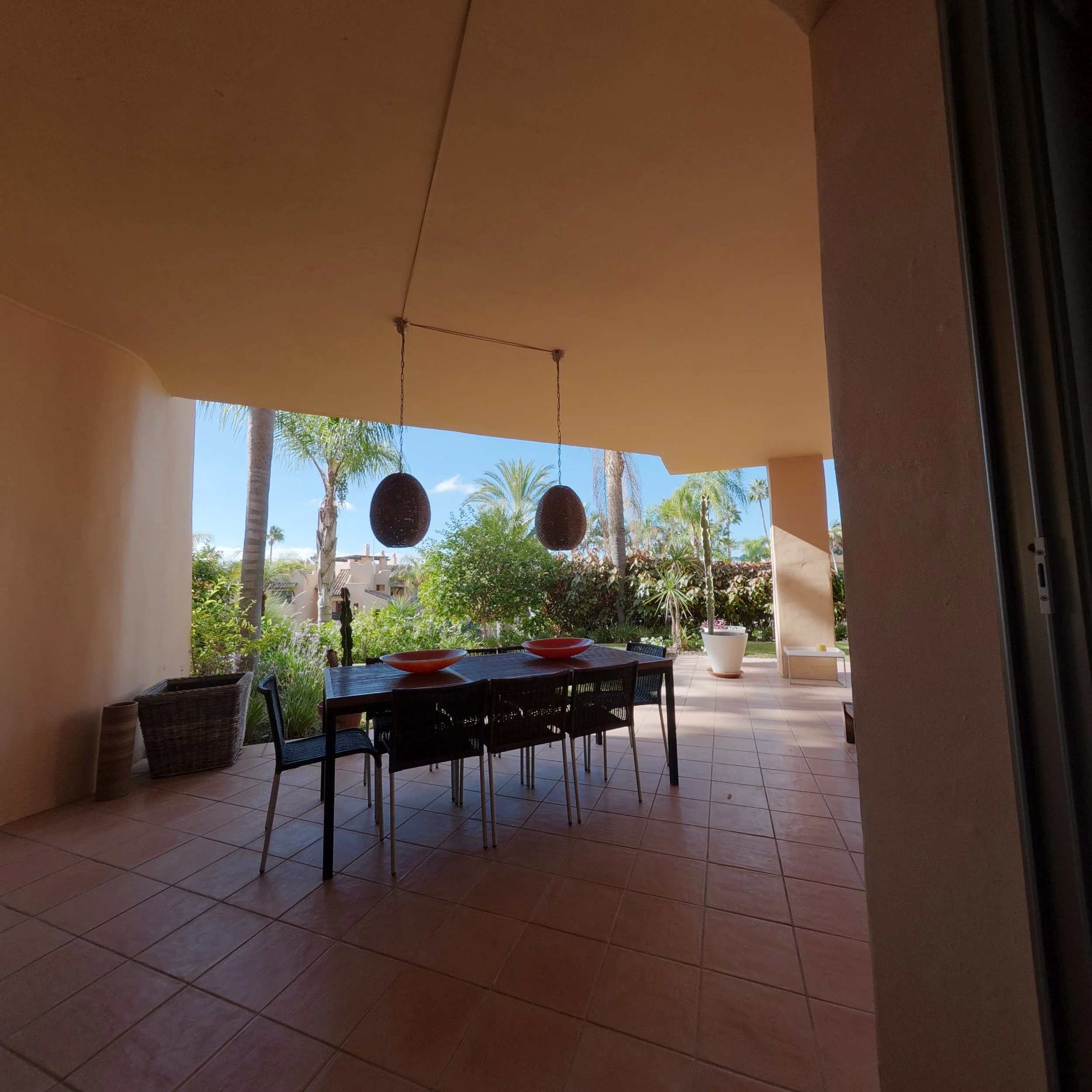 Al Fresco Dining &amp; Shaded Porch