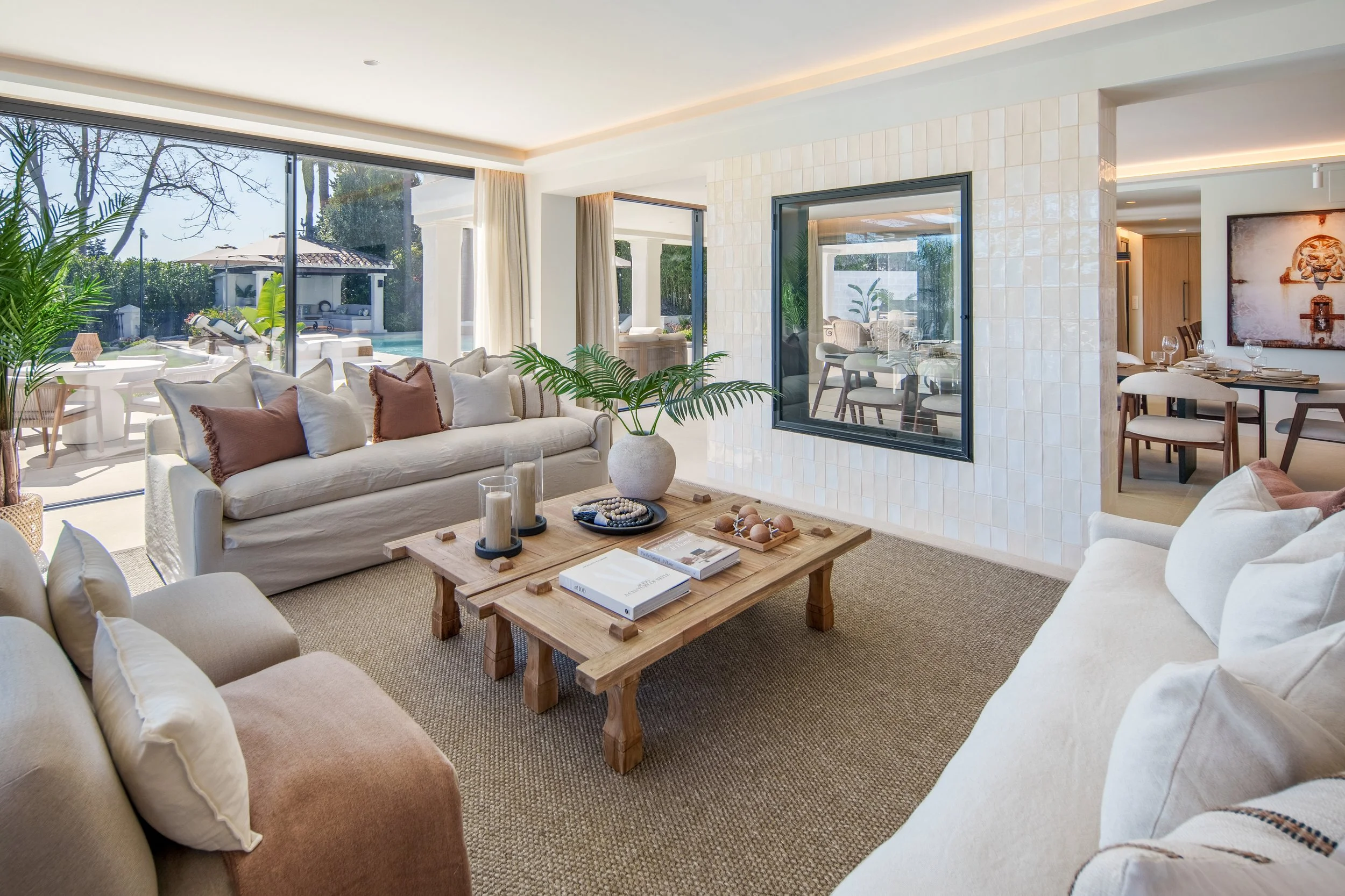 Architectural Living &amp; Gallery Salon