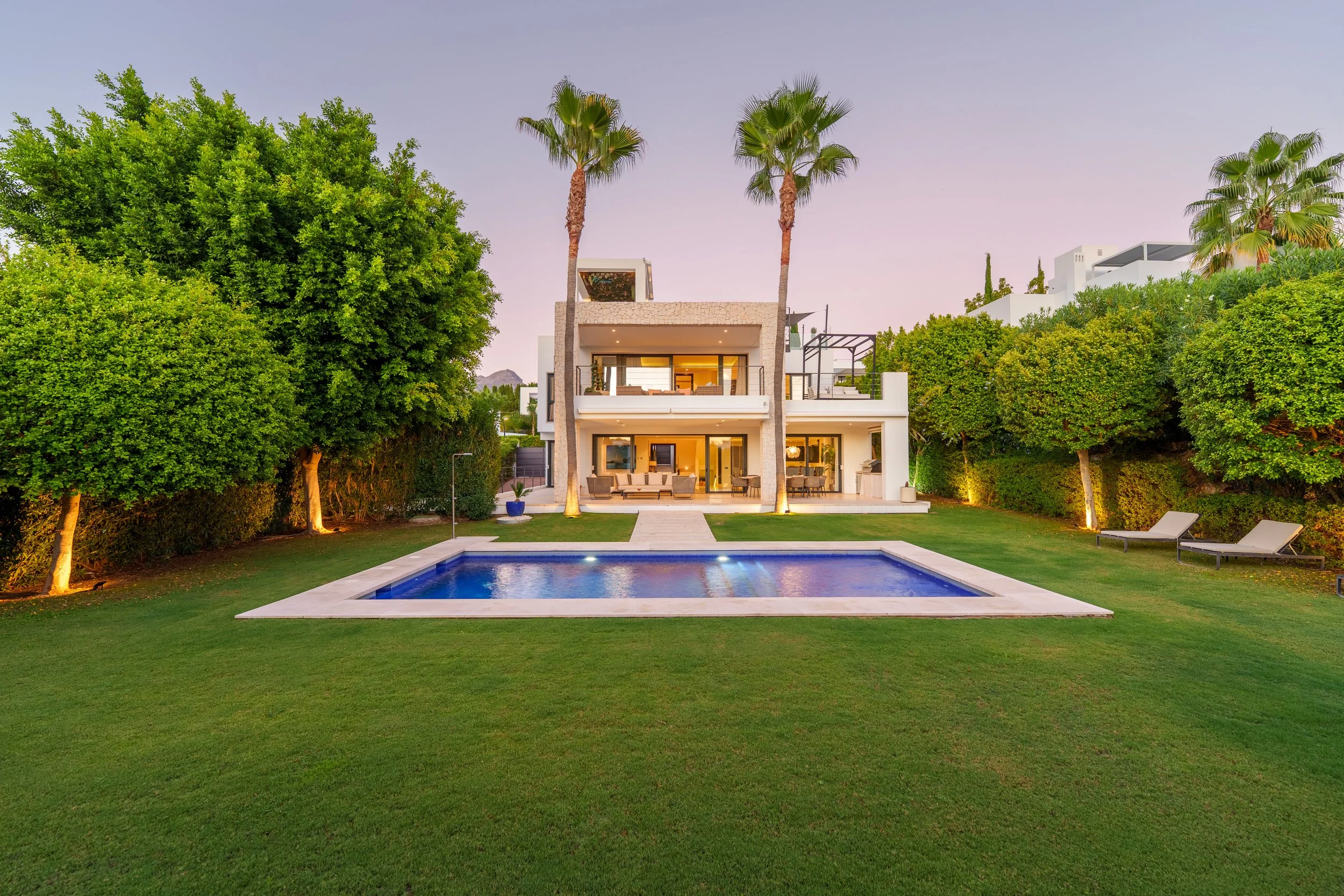 Villa Nueva Andalucia, contemporary luxury villa with pool and mountain views