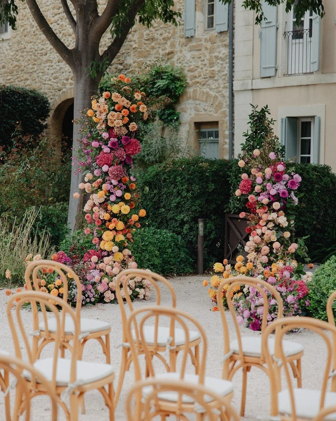An ombr&eacute; design for the ceremony arch. I can&rsquo;t wait to see all the beautiful designs come to life, 2026 is going to be something special.

Wedding planner @despinoywedding
Coordination team @lovelytime_event @lesjoiesnomades @ohdelallyev