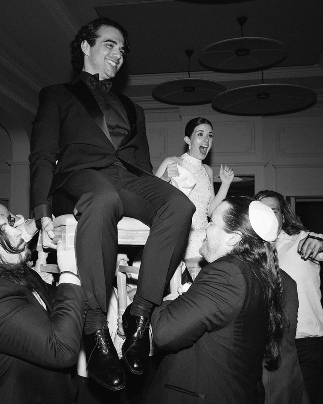 Such a joyful hora moment to kick off the dance party! I&rsquo;ve never been up on a chair myself, but judging by their faces, it looks like quite the rollercoaster. Such a fun way to open the dance floor!

Planning &amp; design @despinoywedding
Coor
