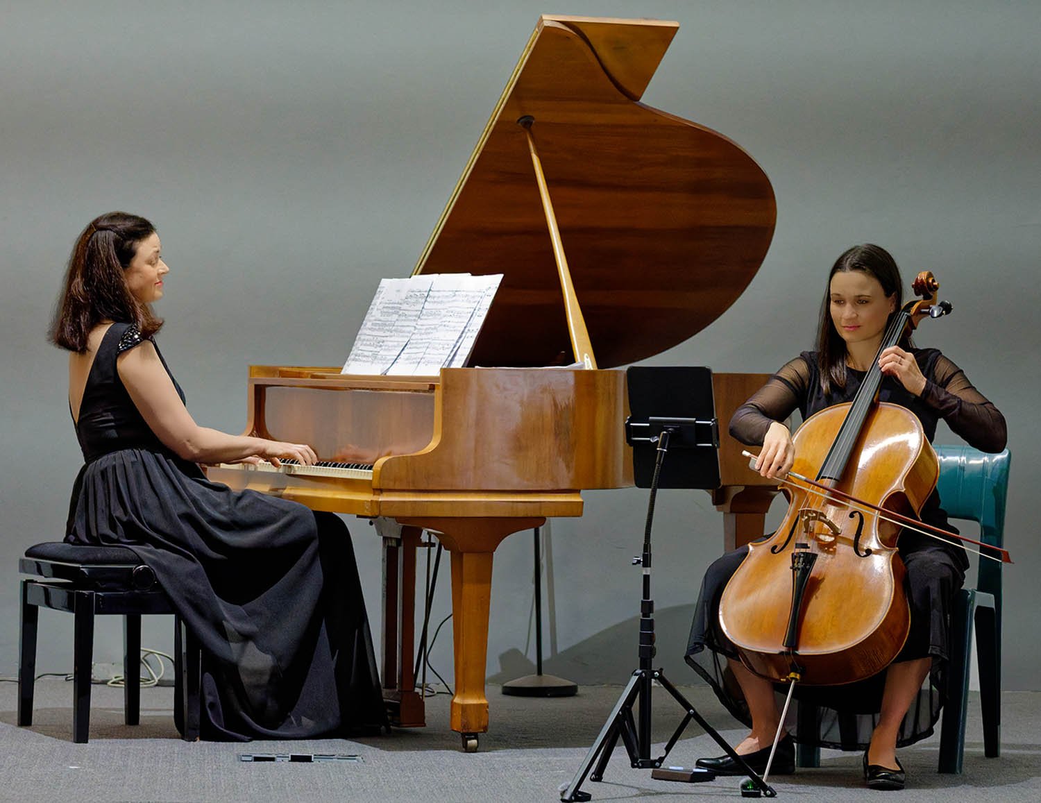 Echoes Between Strings and Keys