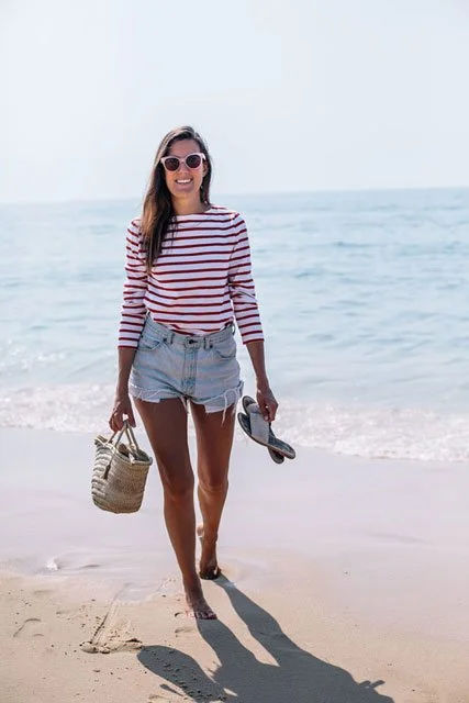 From beach to city : la marinière rouge made in France